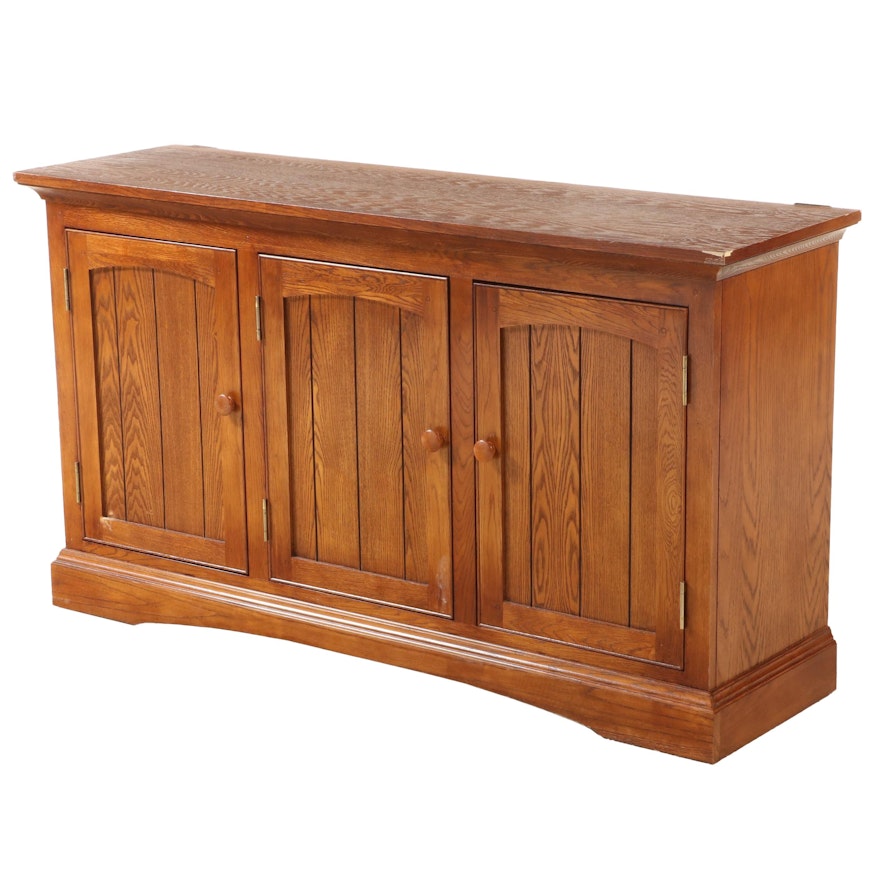 Master Design Furniture Arts and Crafts Style Oak Sideboard