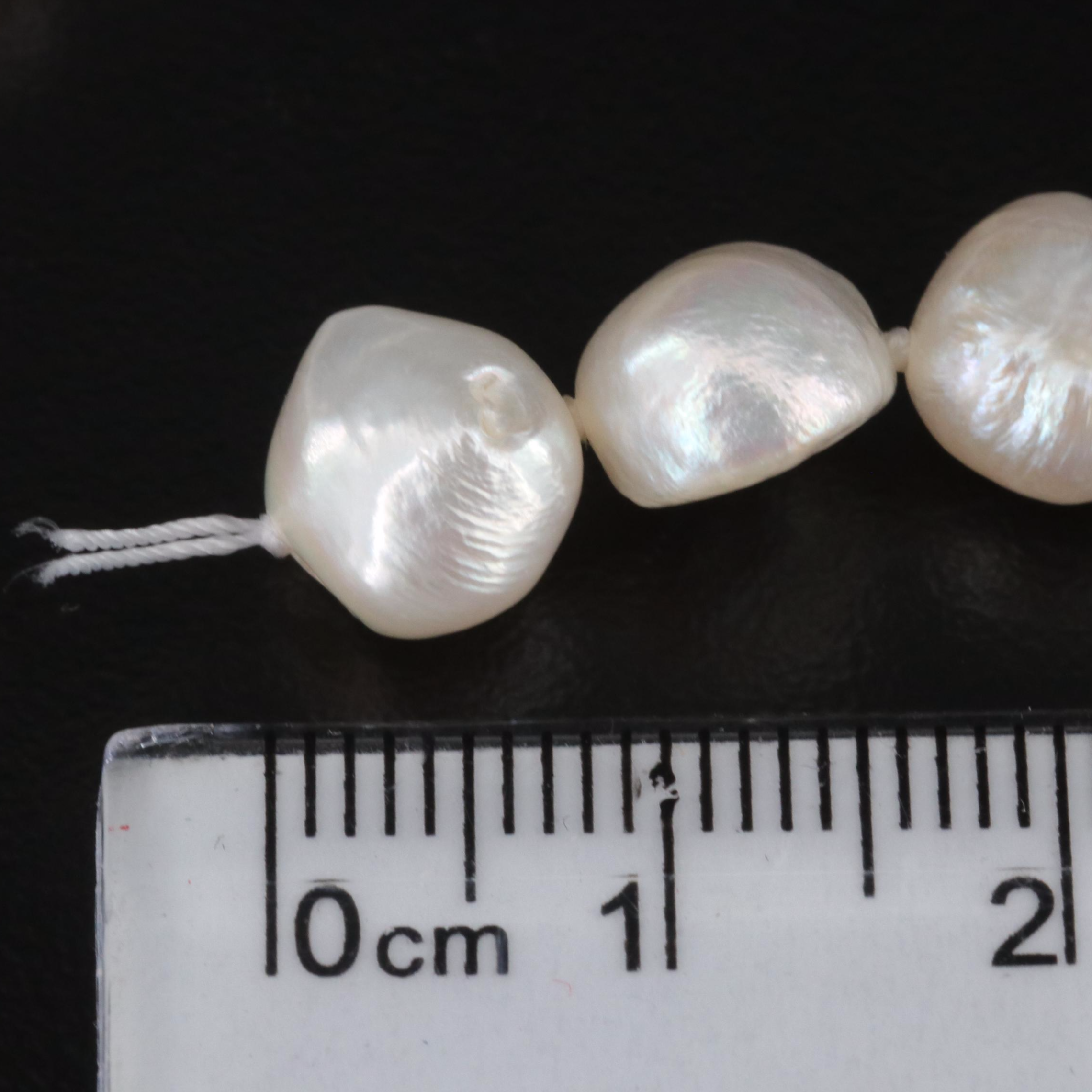 Loose Baroque Pearl Hanks