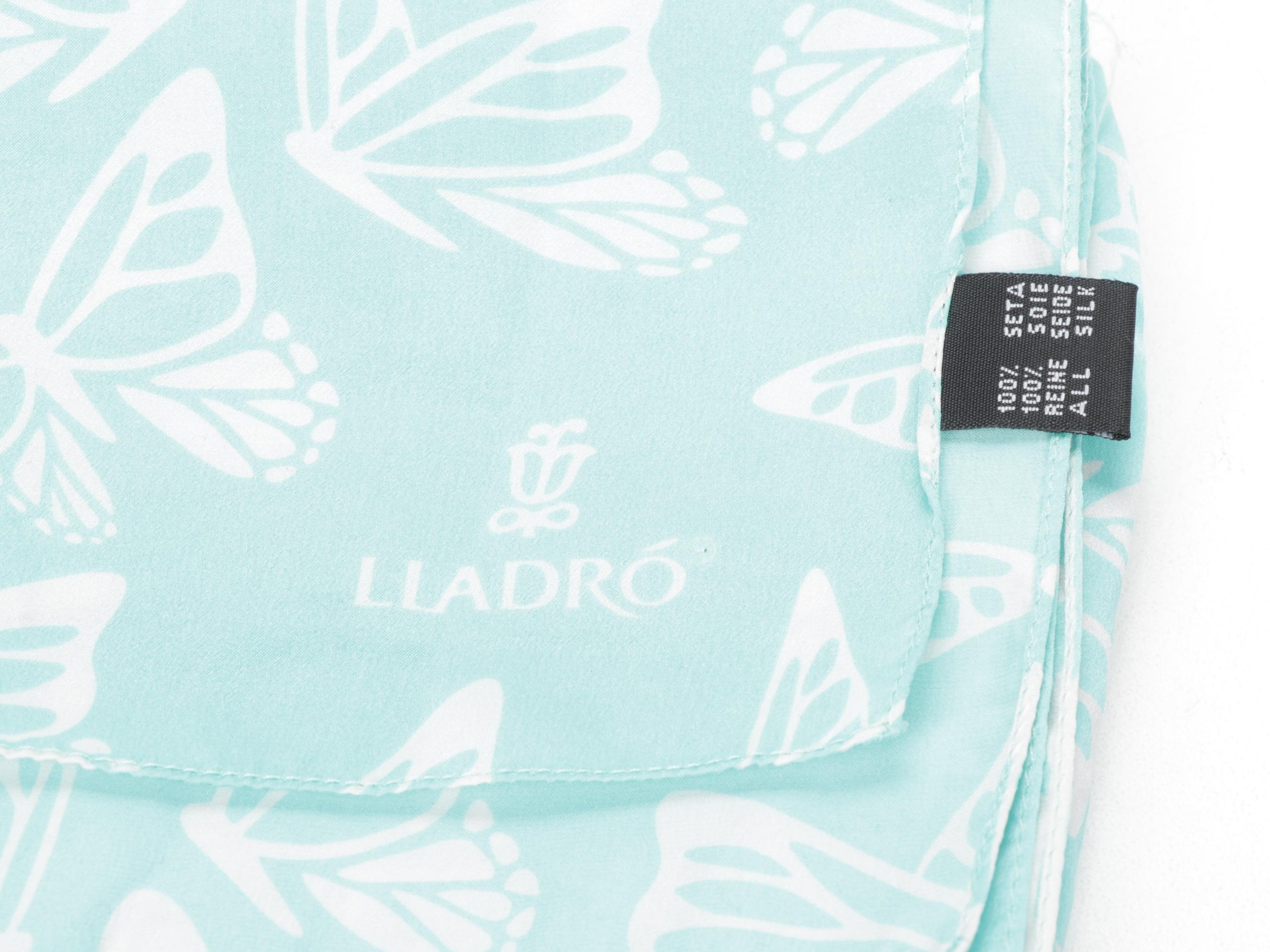 Adrienne Vittadini, Vera, Lladro, Museum of Fine Arts Boston, and More Scarves