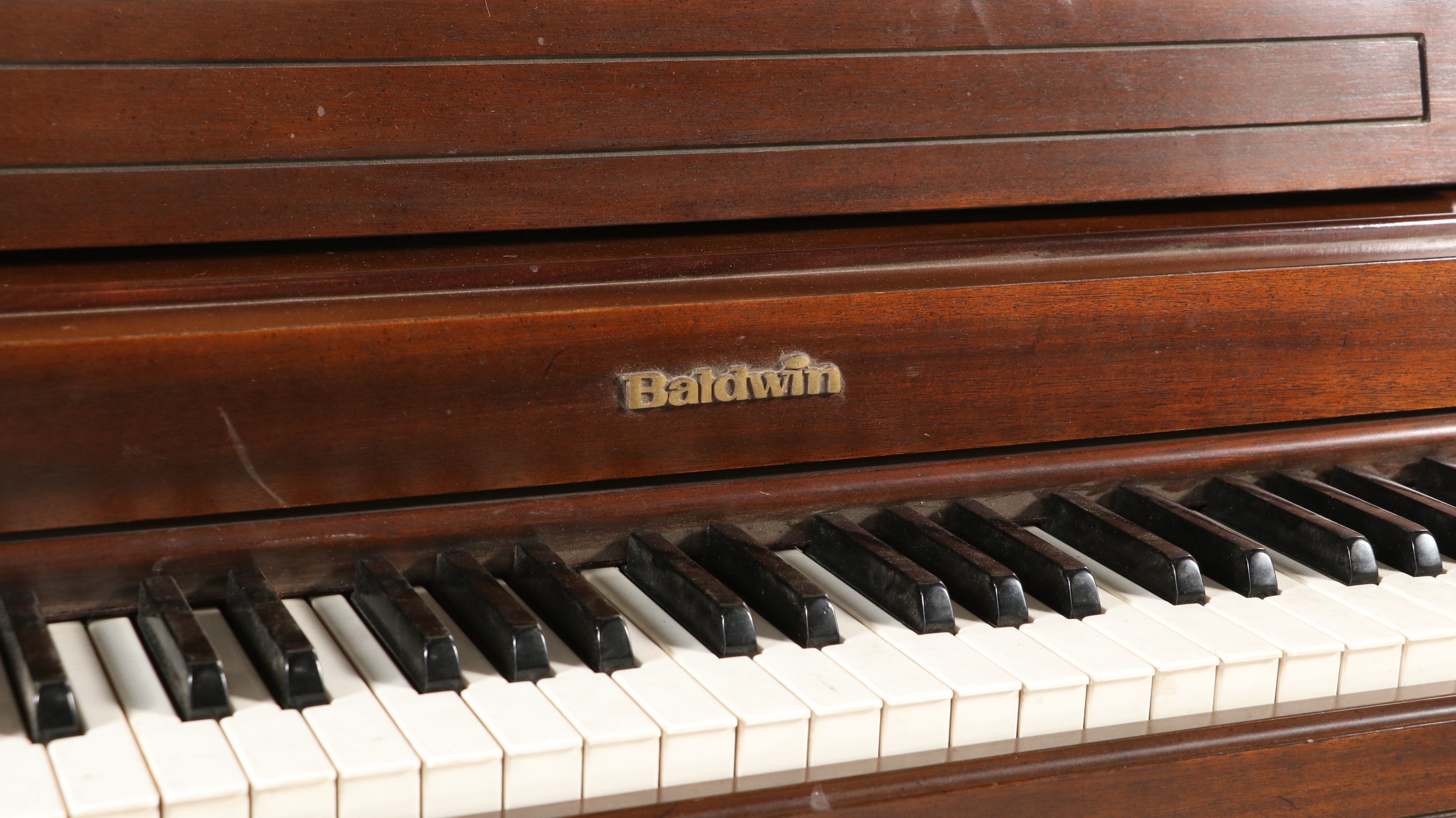 Baldwin "Model 950L" Mahogany Upright Piano, Mid to Late 20th Century