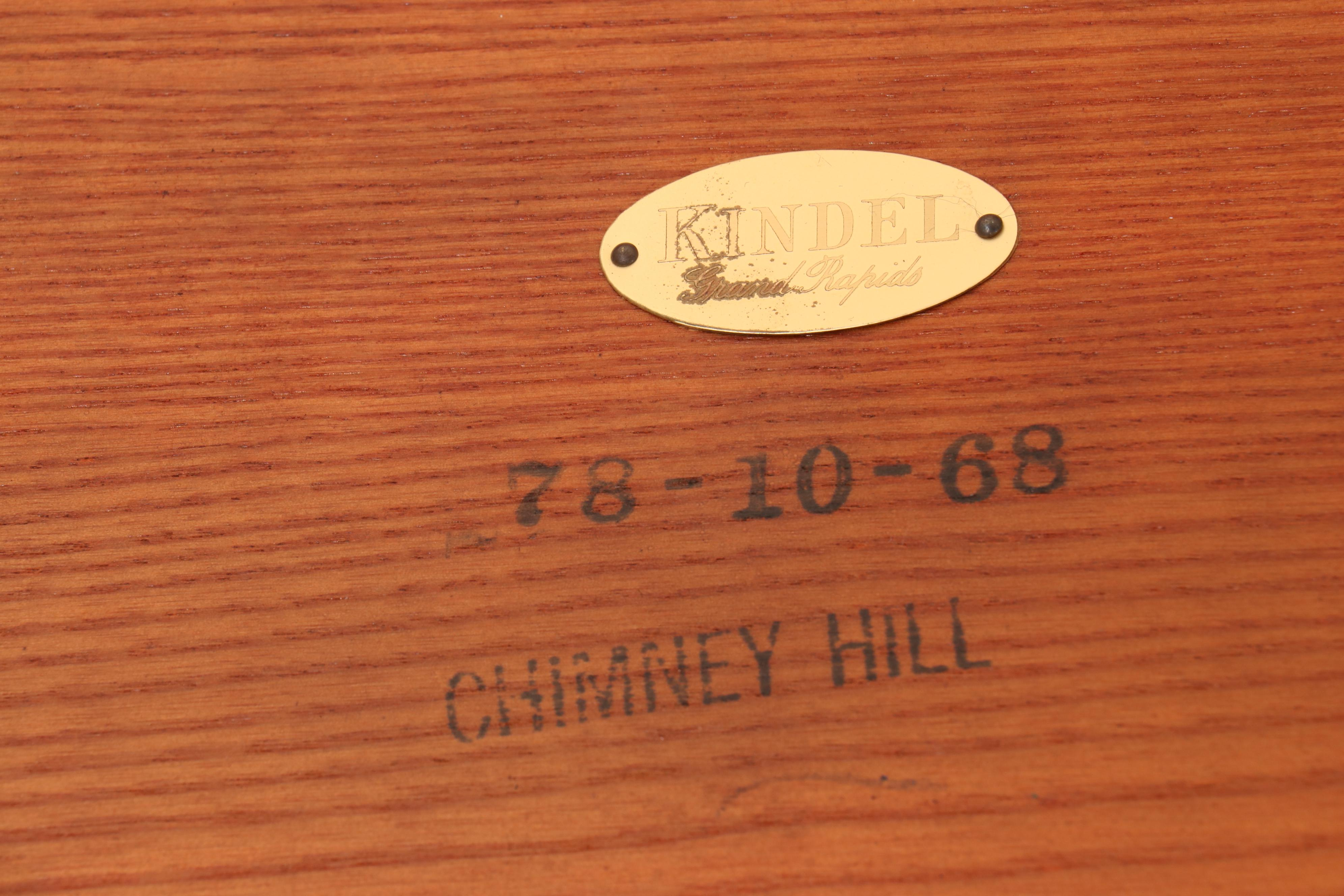 Kindel Furniture "Chimney Hill" Oak Dining Table, Mid to Late 20th Century