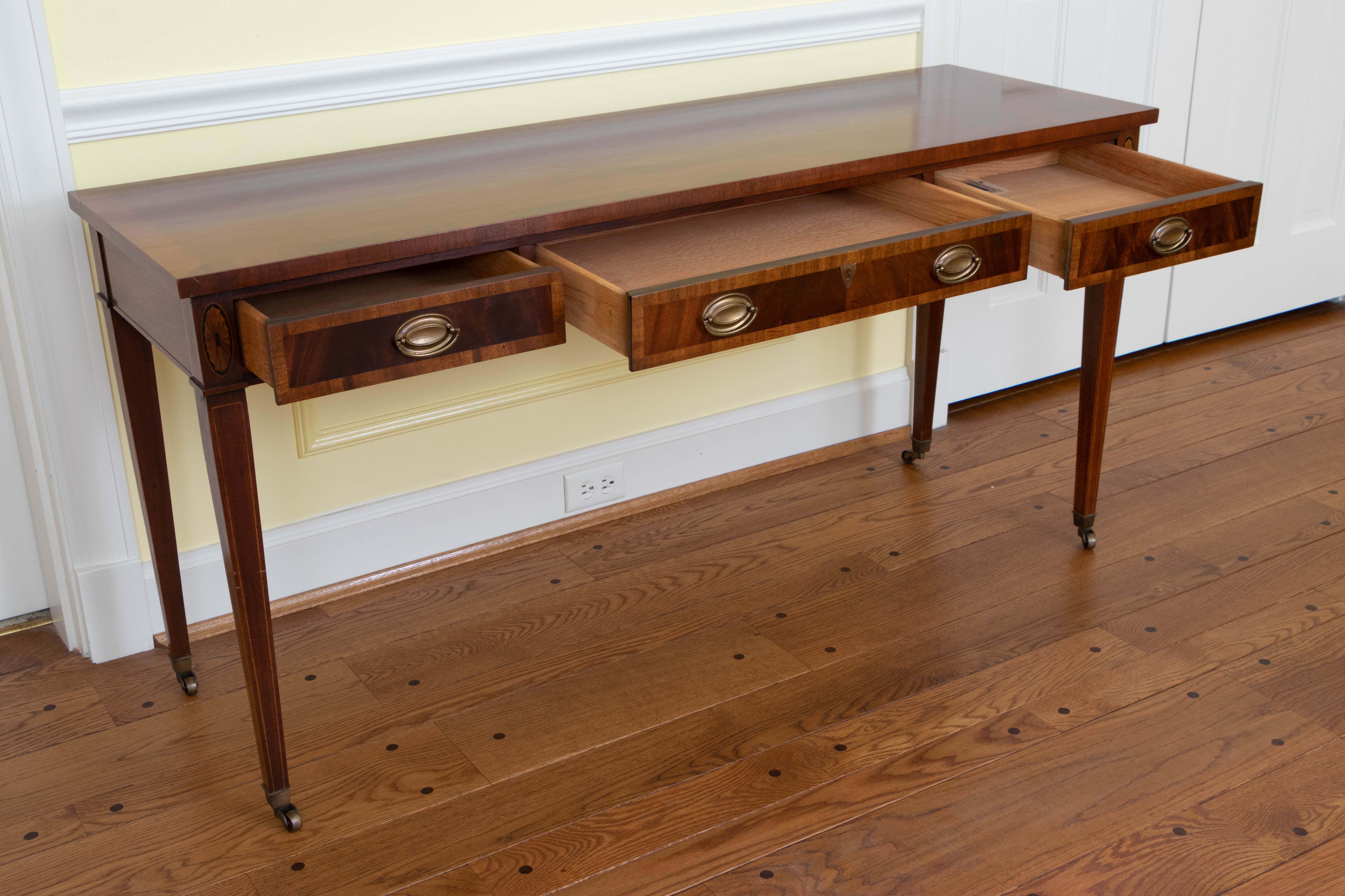 Hickory Chair Co. "Historical James River Plantation" Inlaid Mahogany Console