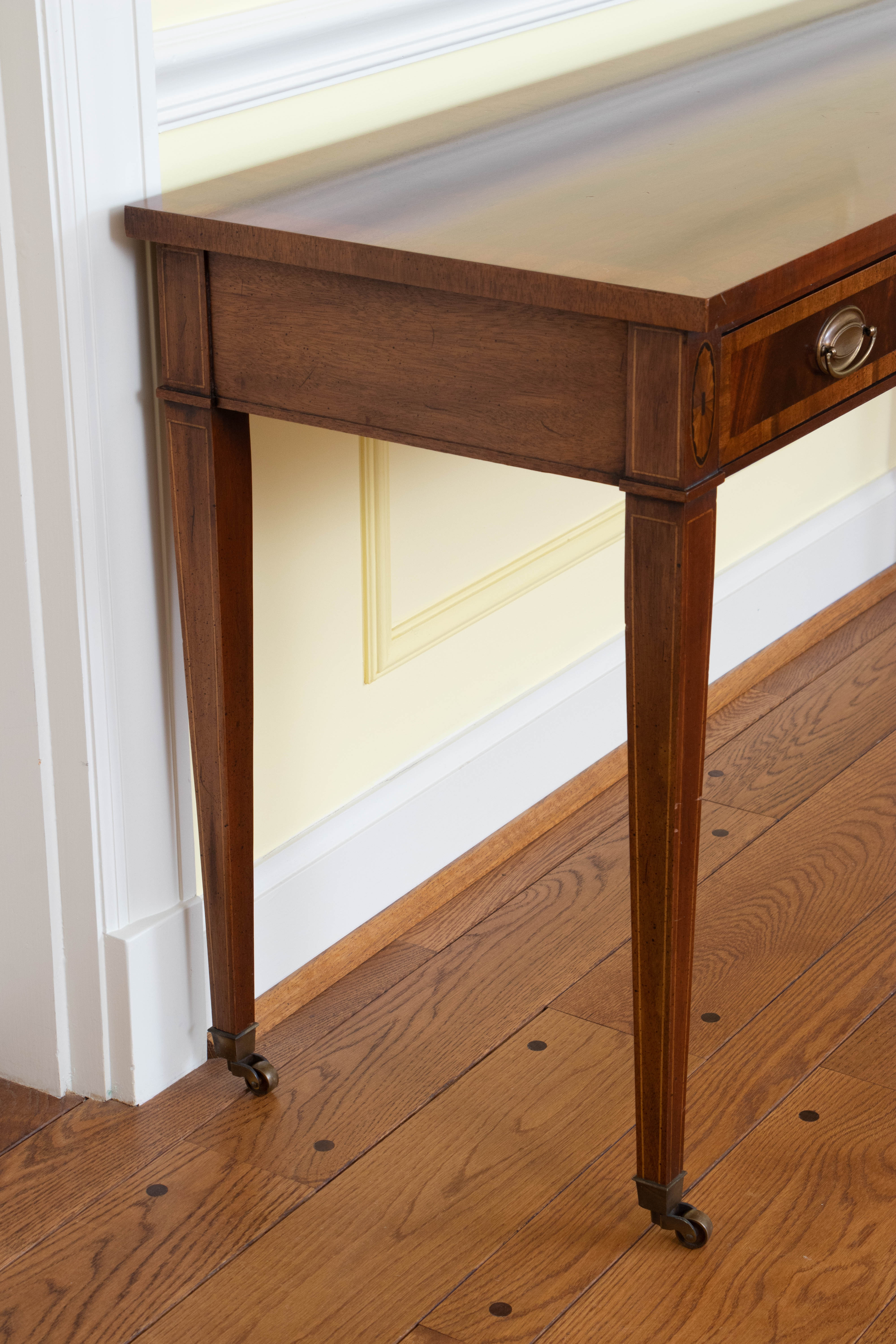 Hickory Chair Co. "Historical James River Plantation" Inlaid Mahogany Console