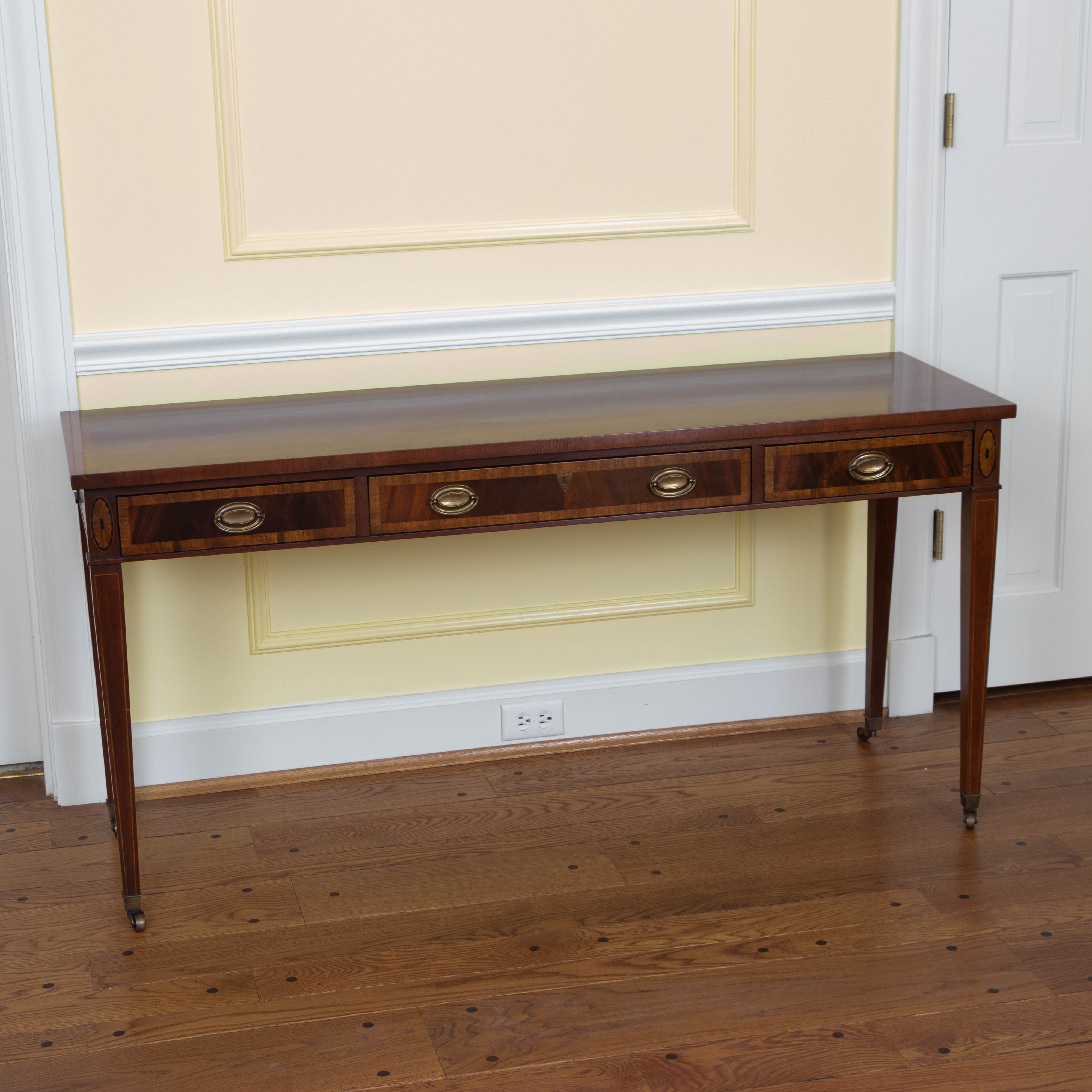 Hickory Chair Co. "Historical James River Plantation" Inlaid Mahogany Console