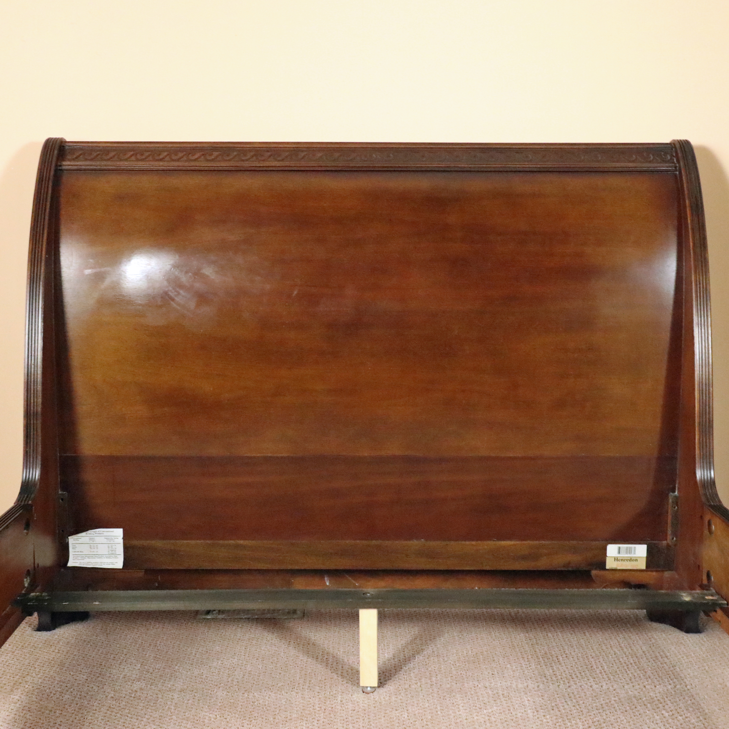 Henredon "Aston Court" Mahogany Queen Size Sleigh Bed