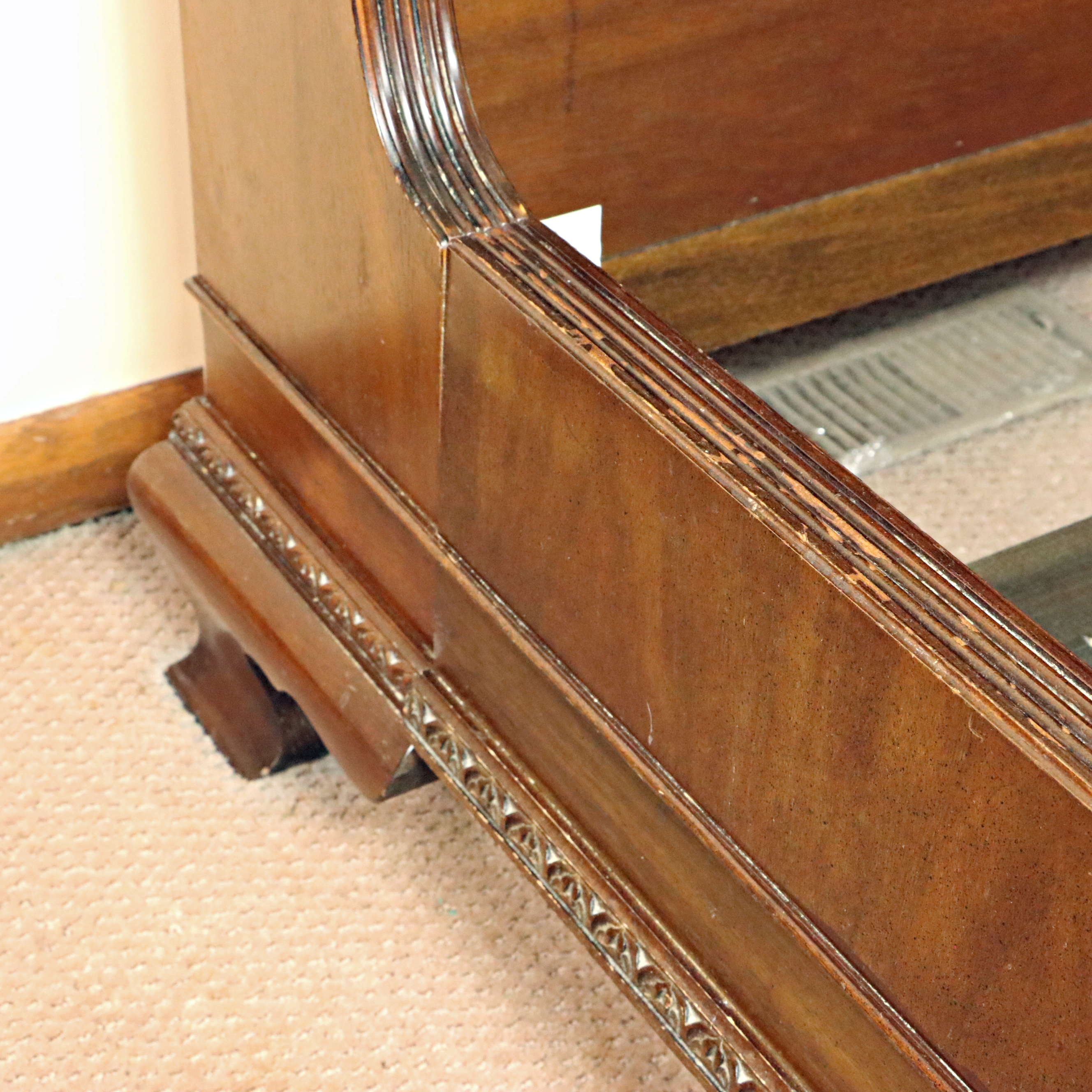 Henredon "Aston Court" Mahogany Queen Size Sleigh Bed