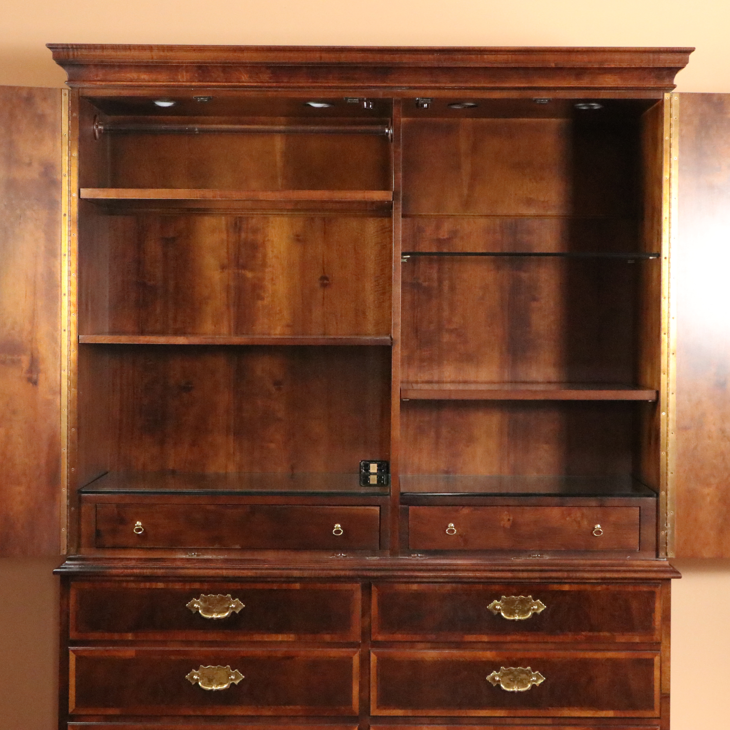 Henredon "Aston Court" Queen Anne Figured Mahogany Wardrobe, Late 20th C.