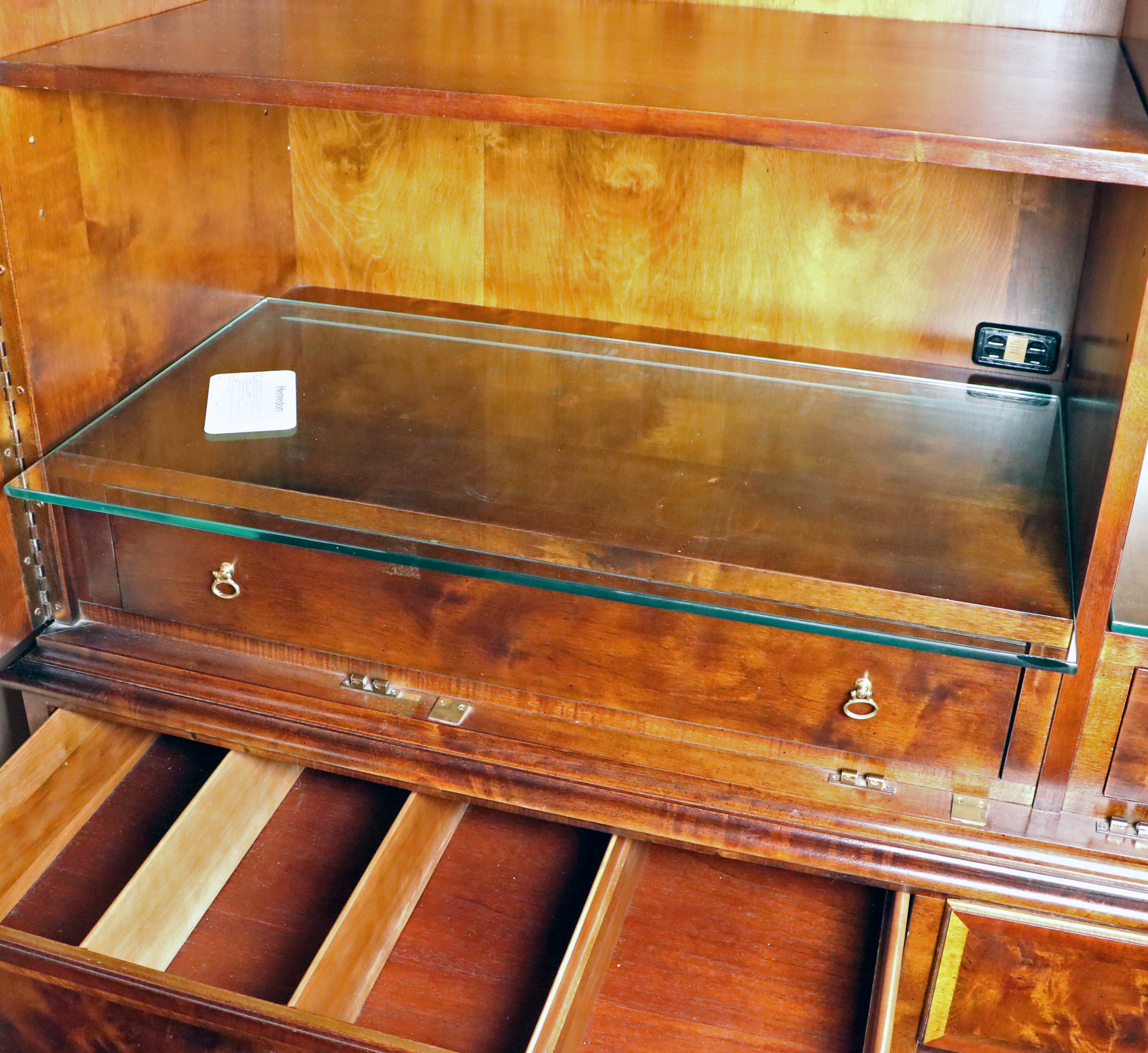 Henredon "Aston Court" Queen Anne Figured Mahogany Wardrobe, Late 20th C.