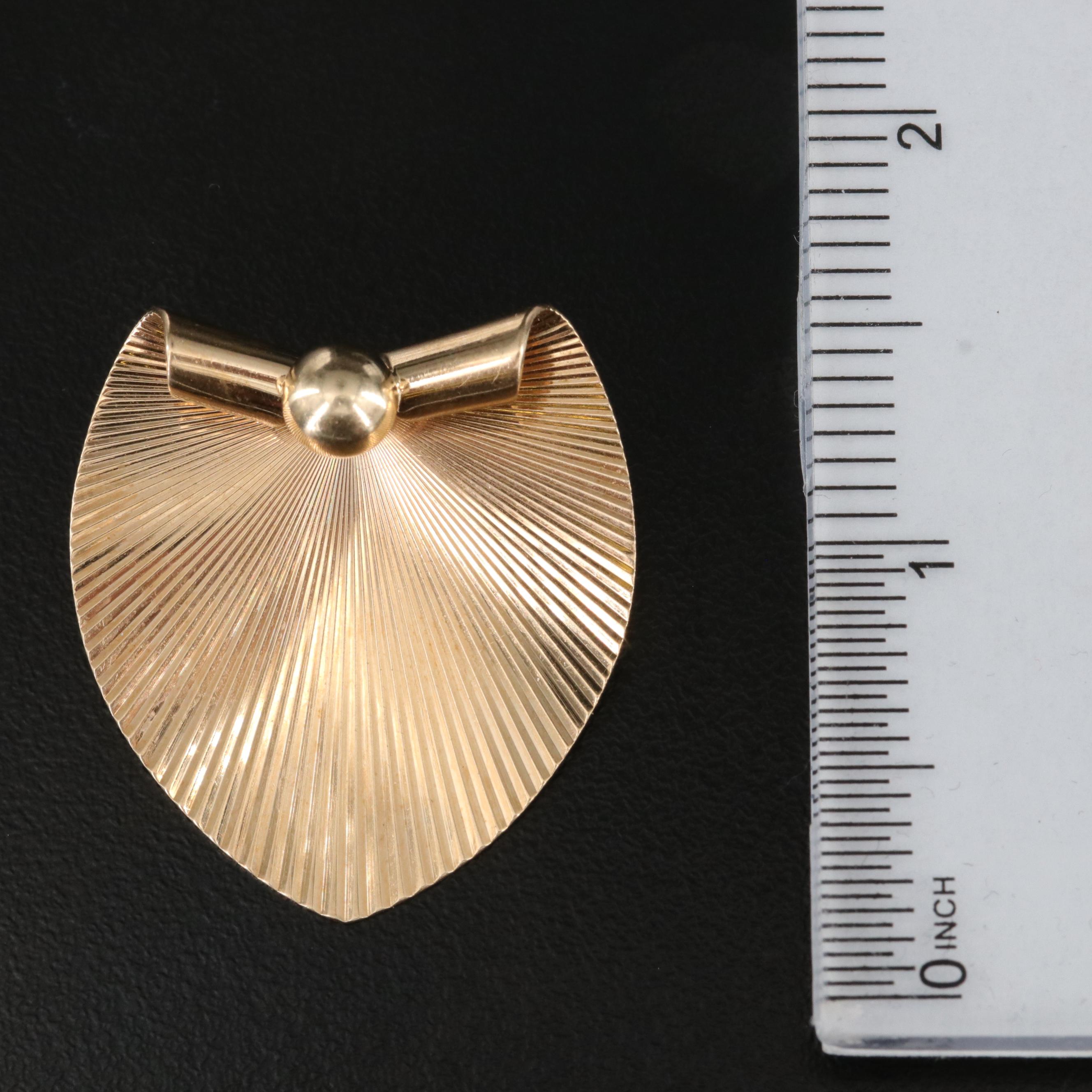 14K Fluted Brooch