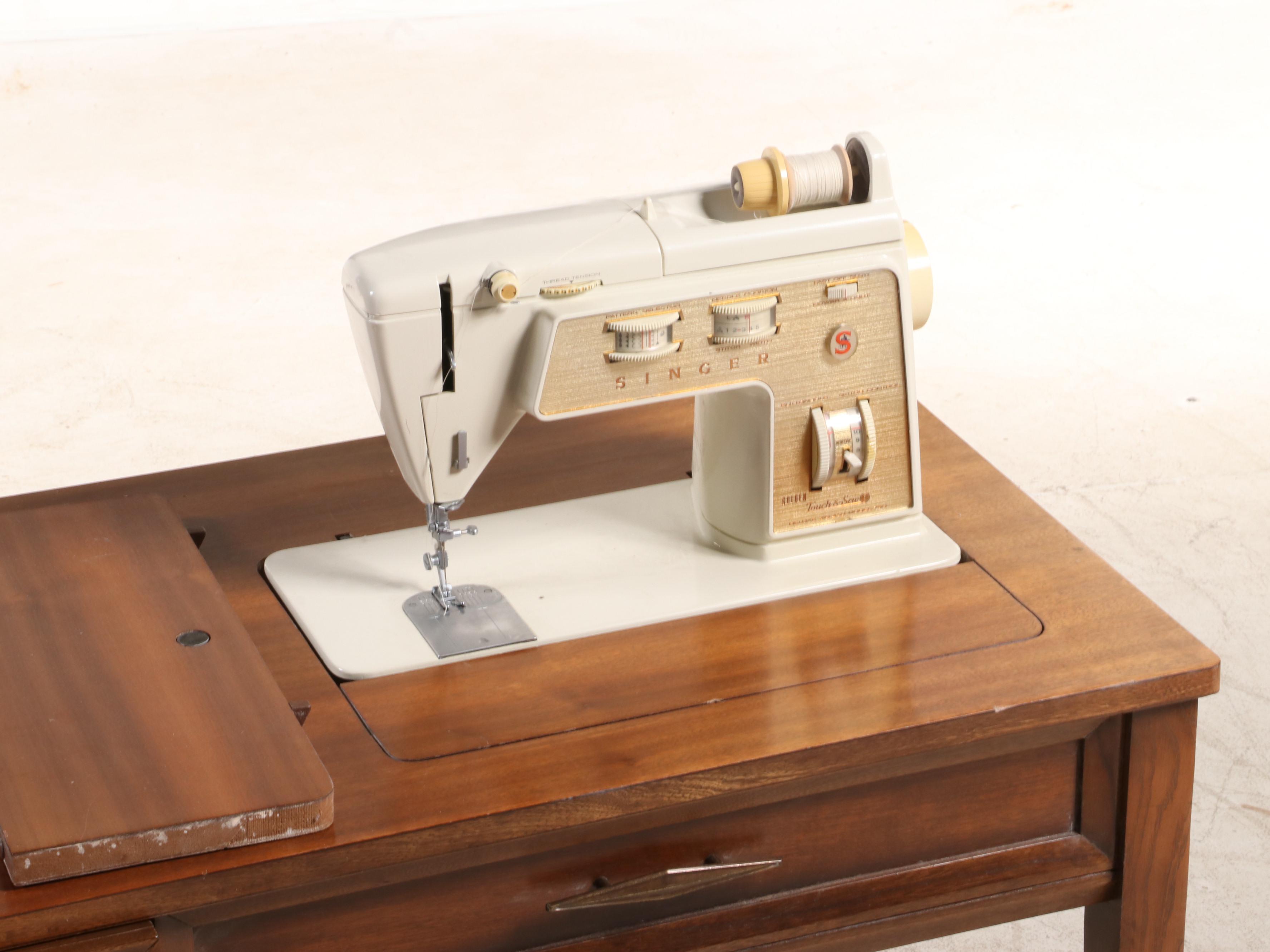 Singer Deluxe Zig-Zag Sewing Machine in Walnut Desk