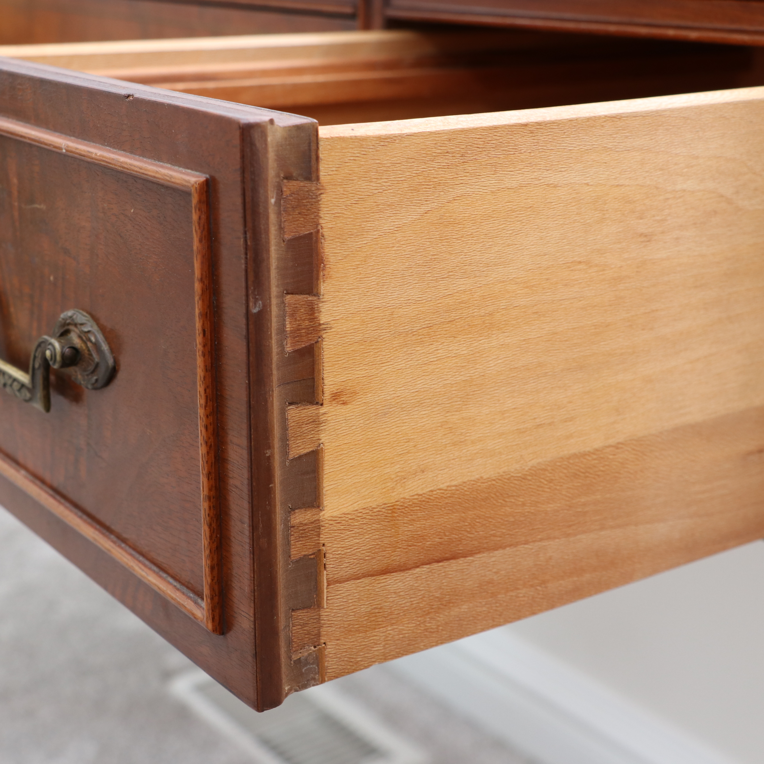 Rway Northern Furniture Inc. Federal Style Vanity, Mirror, Chair and Bench