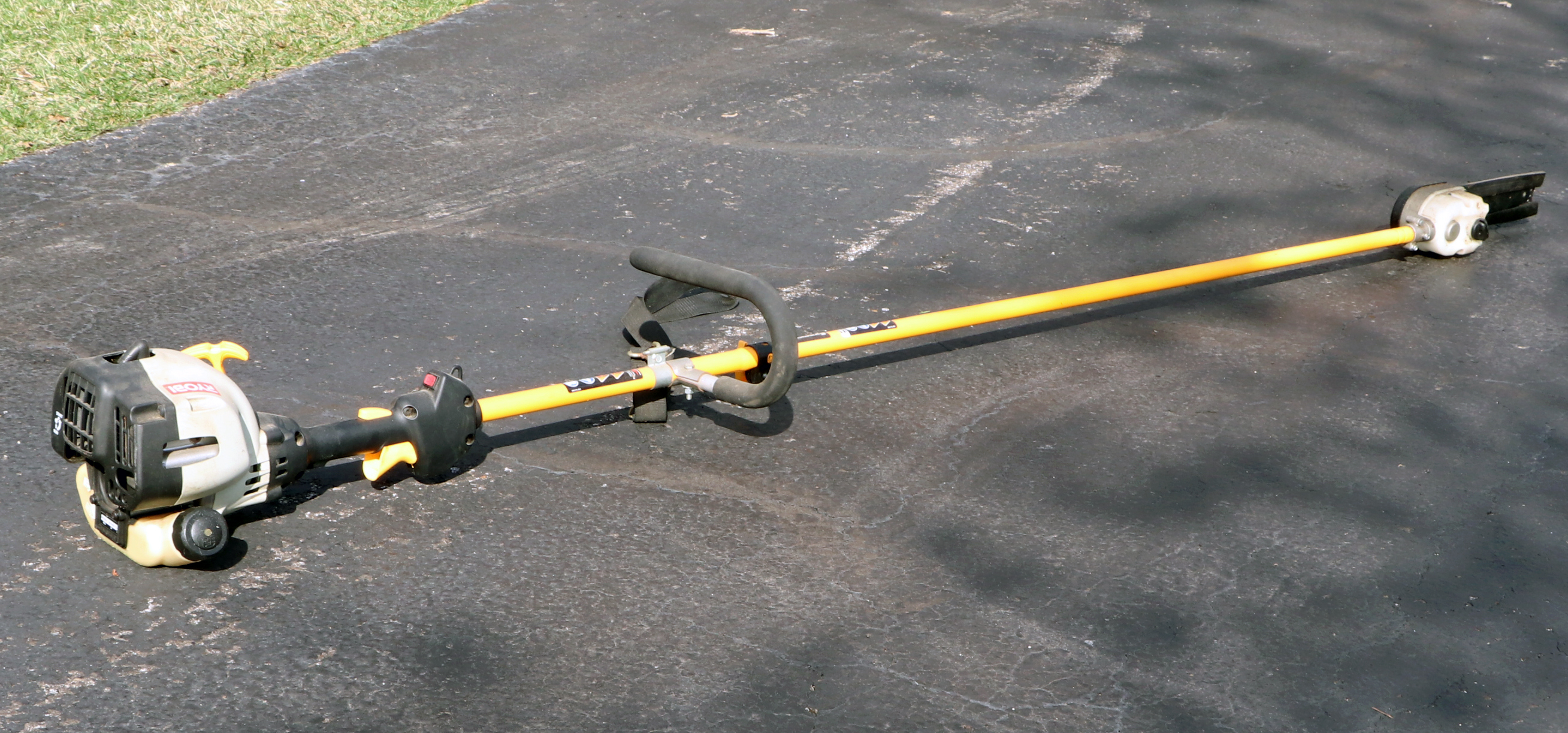 Ryobi Gas Pruner with Expandable Pole TP30