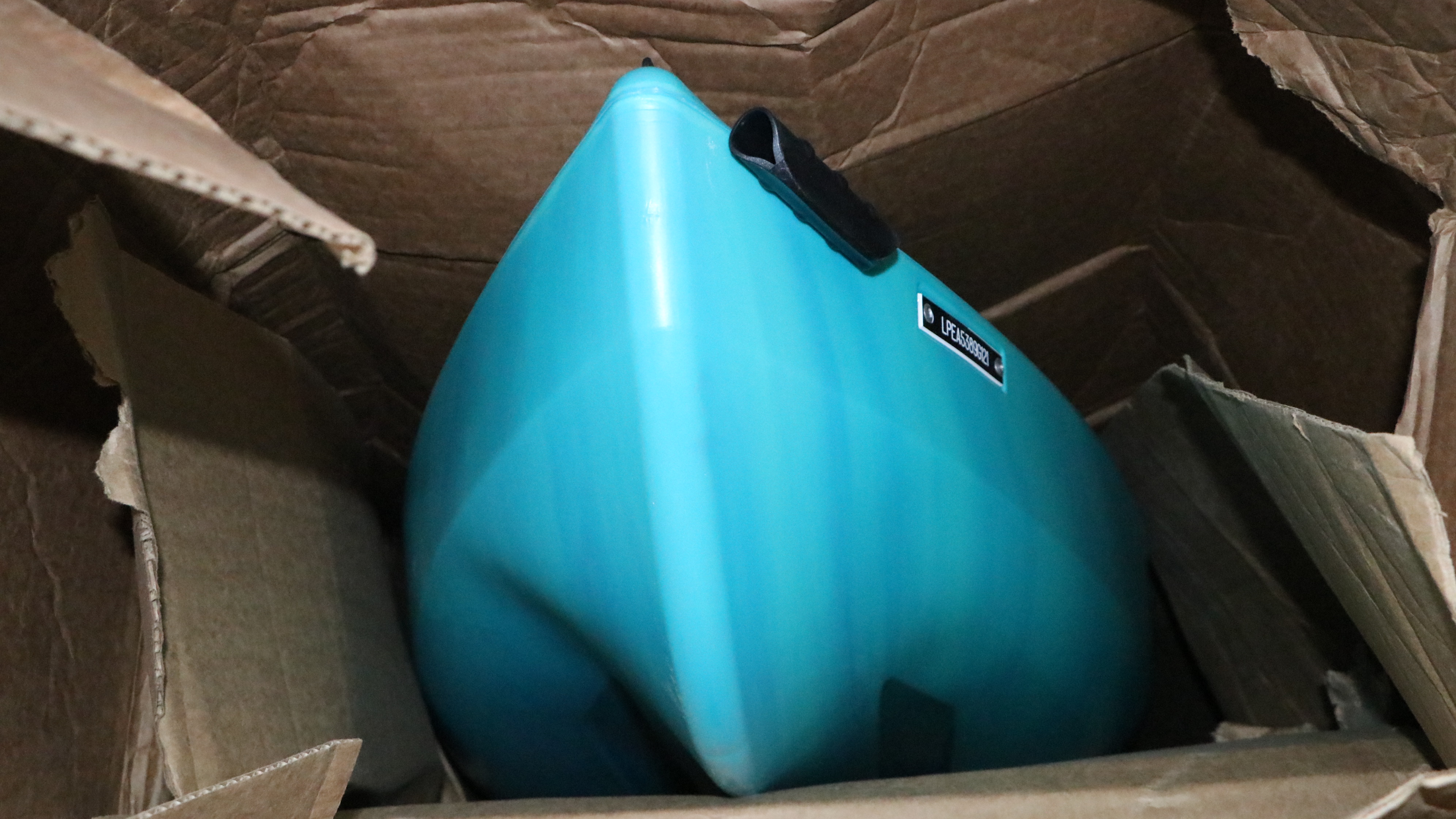 Lifetime Guster Sit-In Touring Kayak in Bahama Fusion