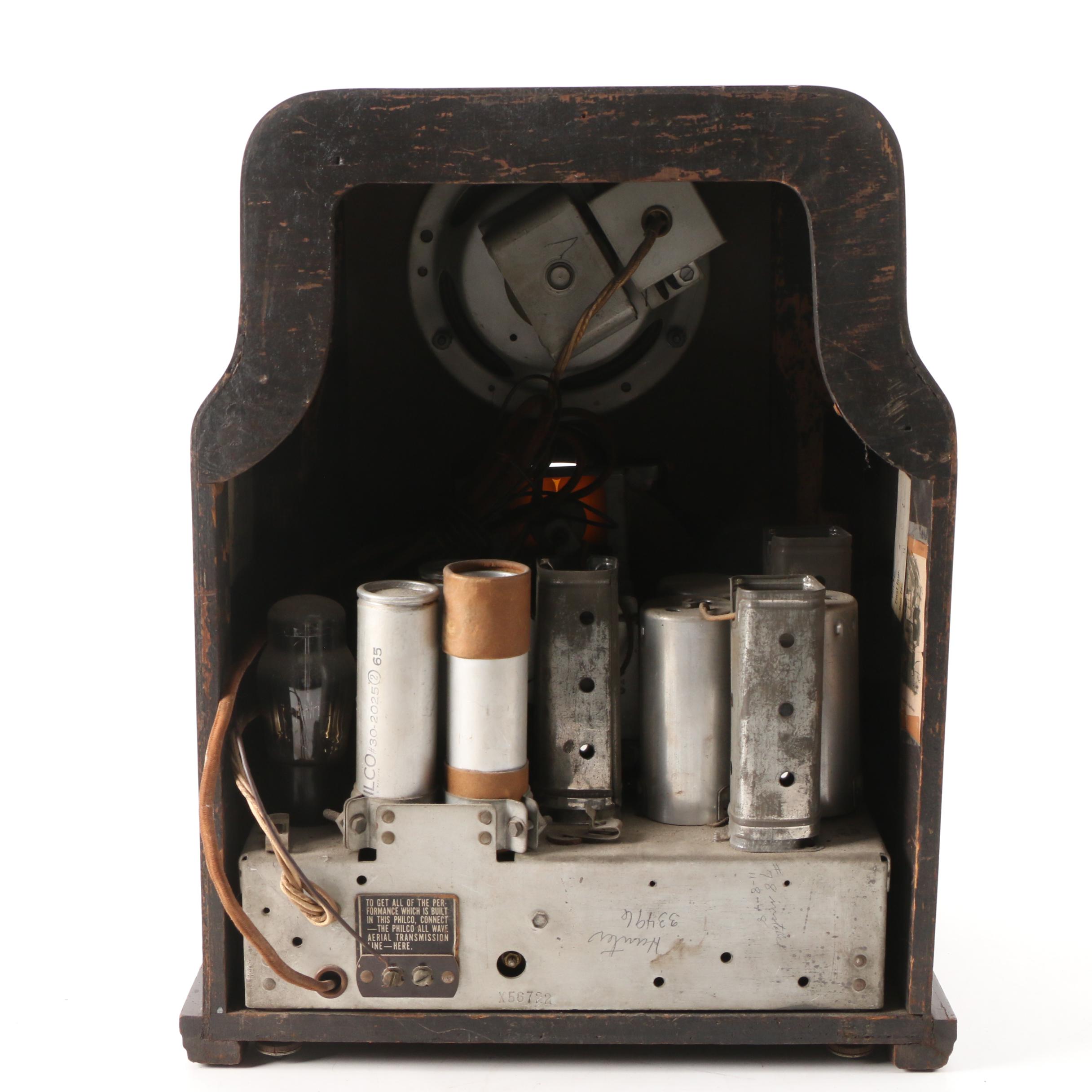 Philco Model 610 Art Deco Tombstone Style Tabletop Tube Radio, 1930s