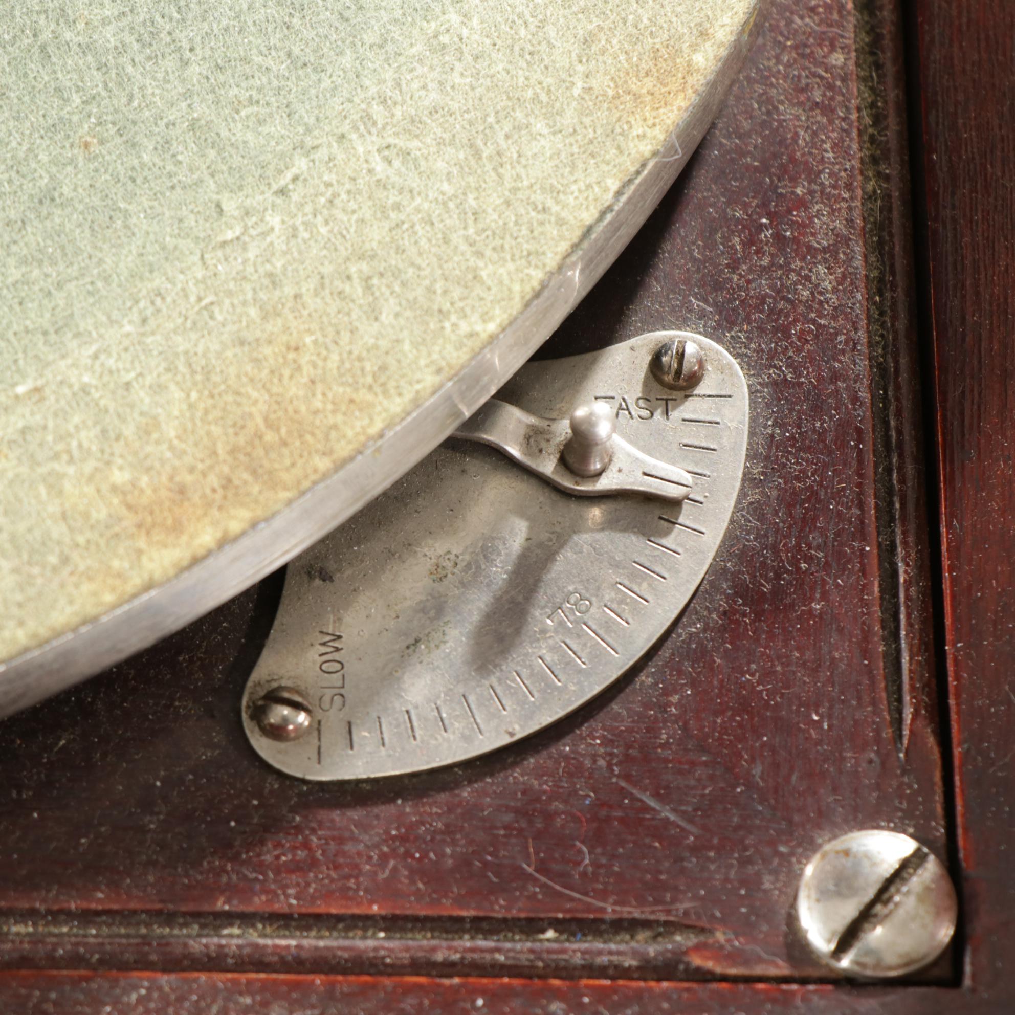 Victor Victrola VV-X Hand-Crank Phonograph in Walnut Floor Cabinet, Early 20th C