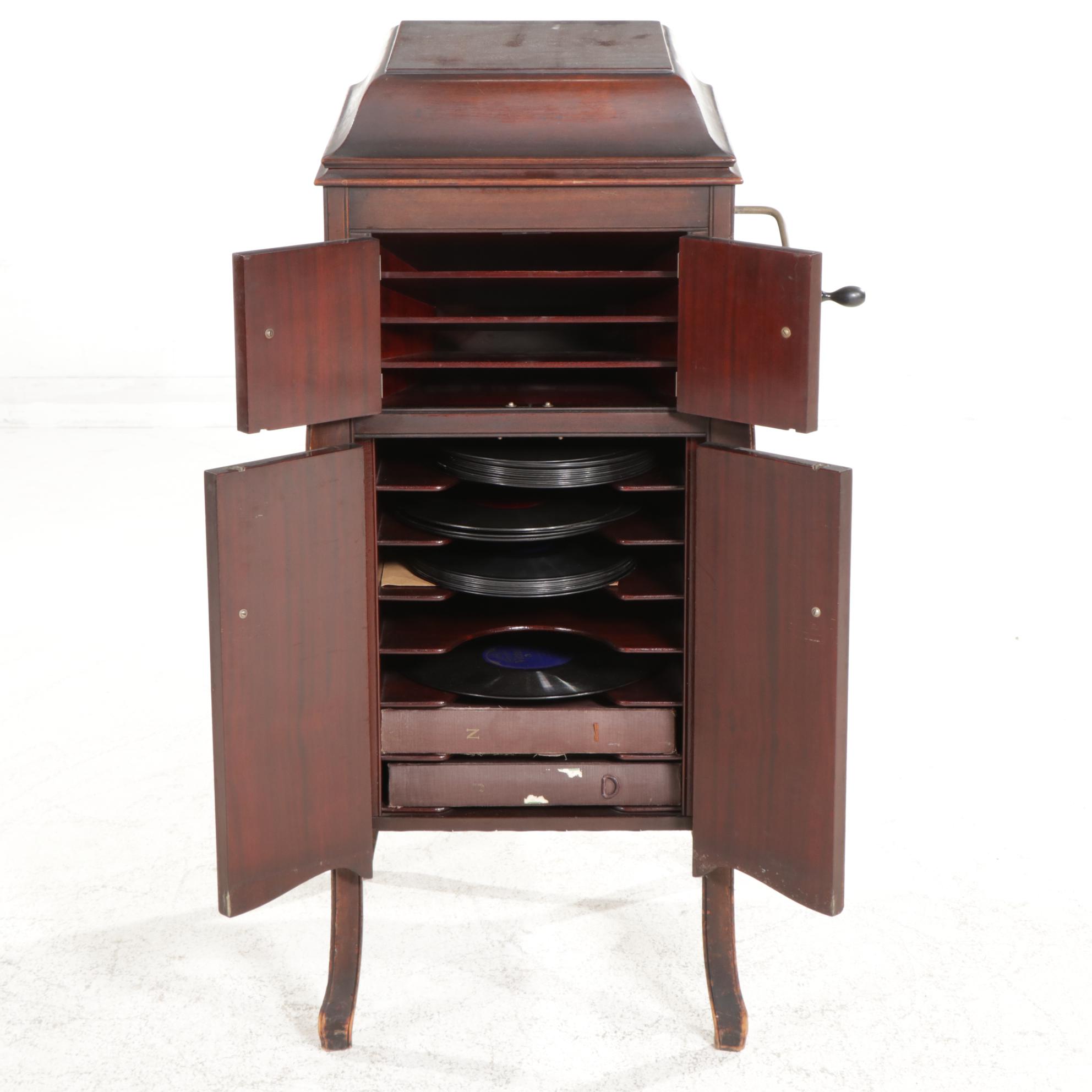 Victor Victrola VV-X Hand-Crank Phonograph in Walnut Floor Cabinet, Early 20th C