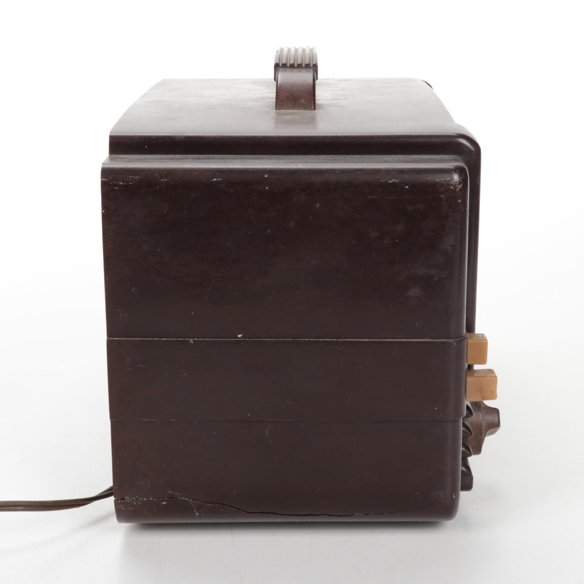 Mantola Magna-Beam and Zenith Consol-Tone Bakelite Radios, Mid/Late 20th Century