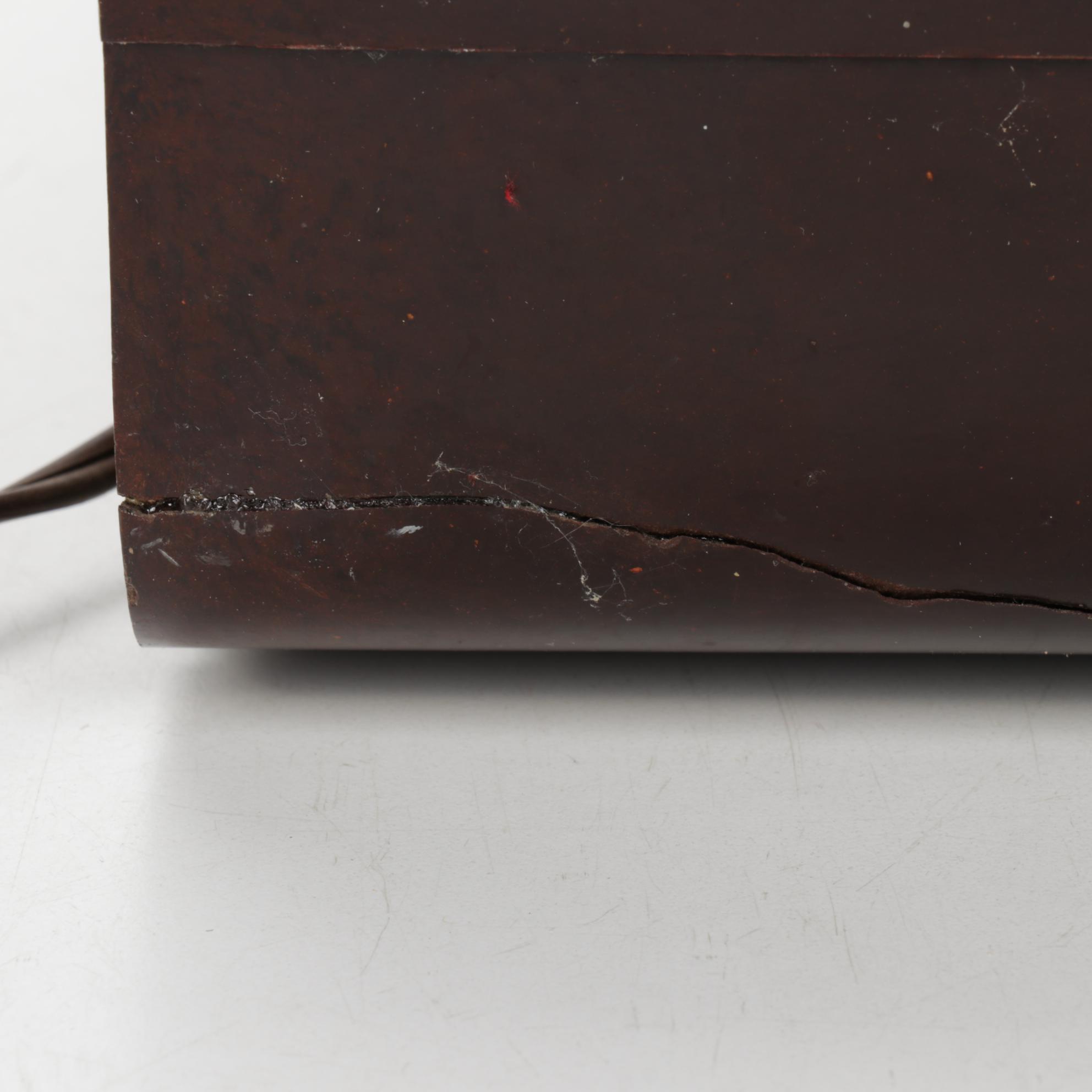 Mantola Magna-Beam and Zenith Consol-Tone Bakelite Radios, Mid/Late 20th Century