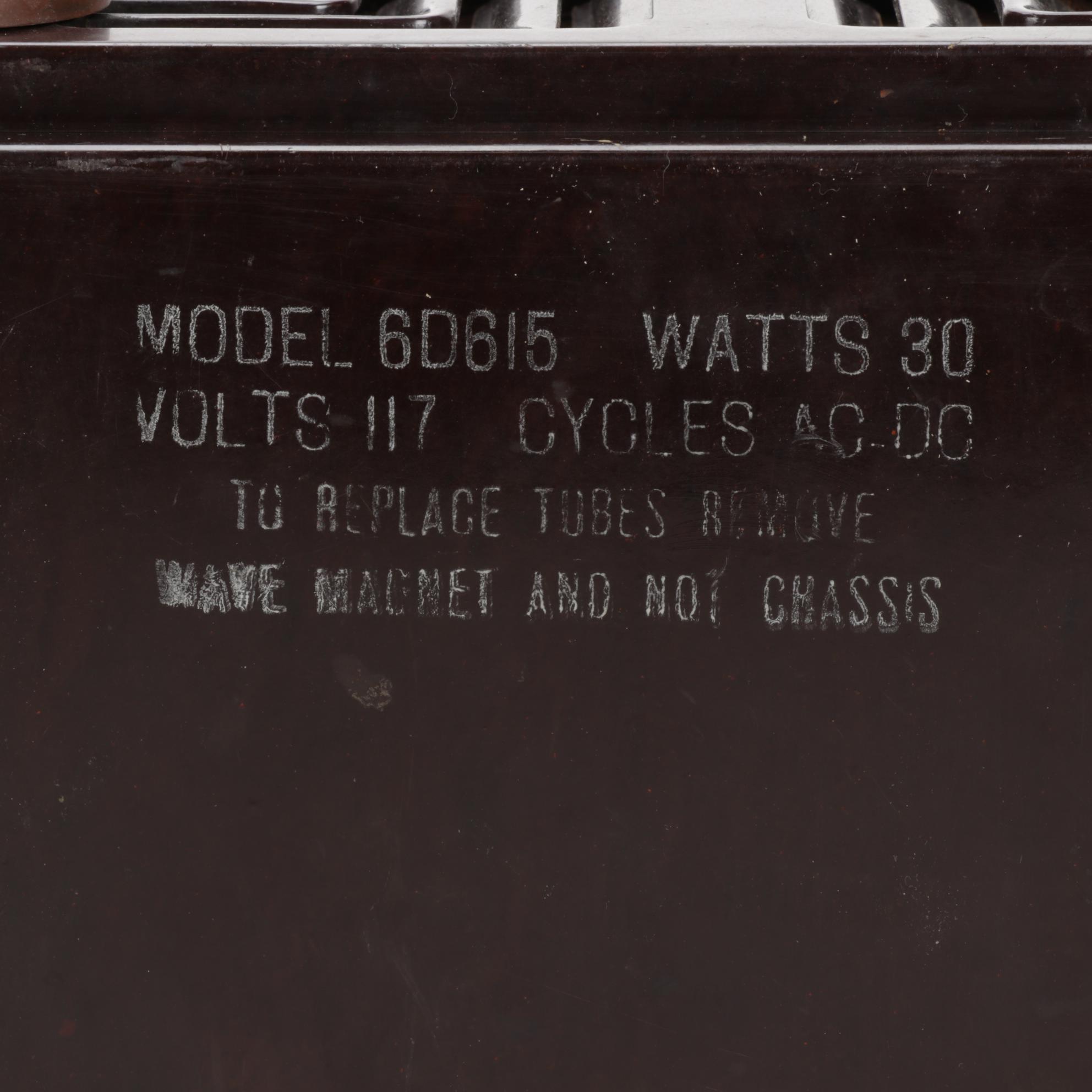 Mantola Magna-Beam and Zenith Consol-Tone Bakelite Radios, Mid/Late 20th Century