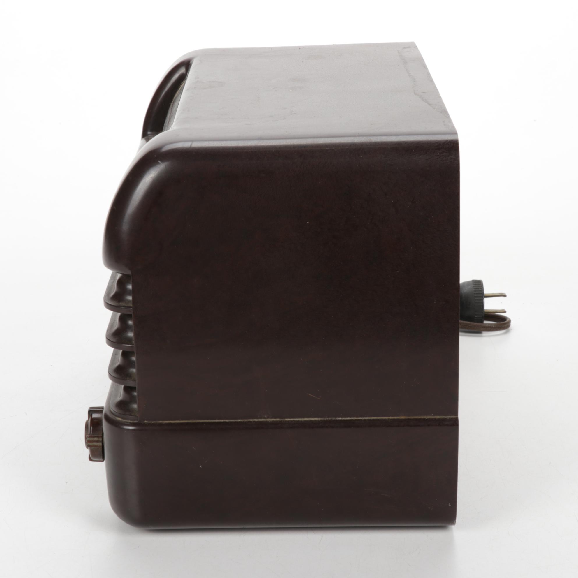 Mantola Magna-Beam and Zenith Consol-Tone Bakelite Radios, Mid/Late 20th Century