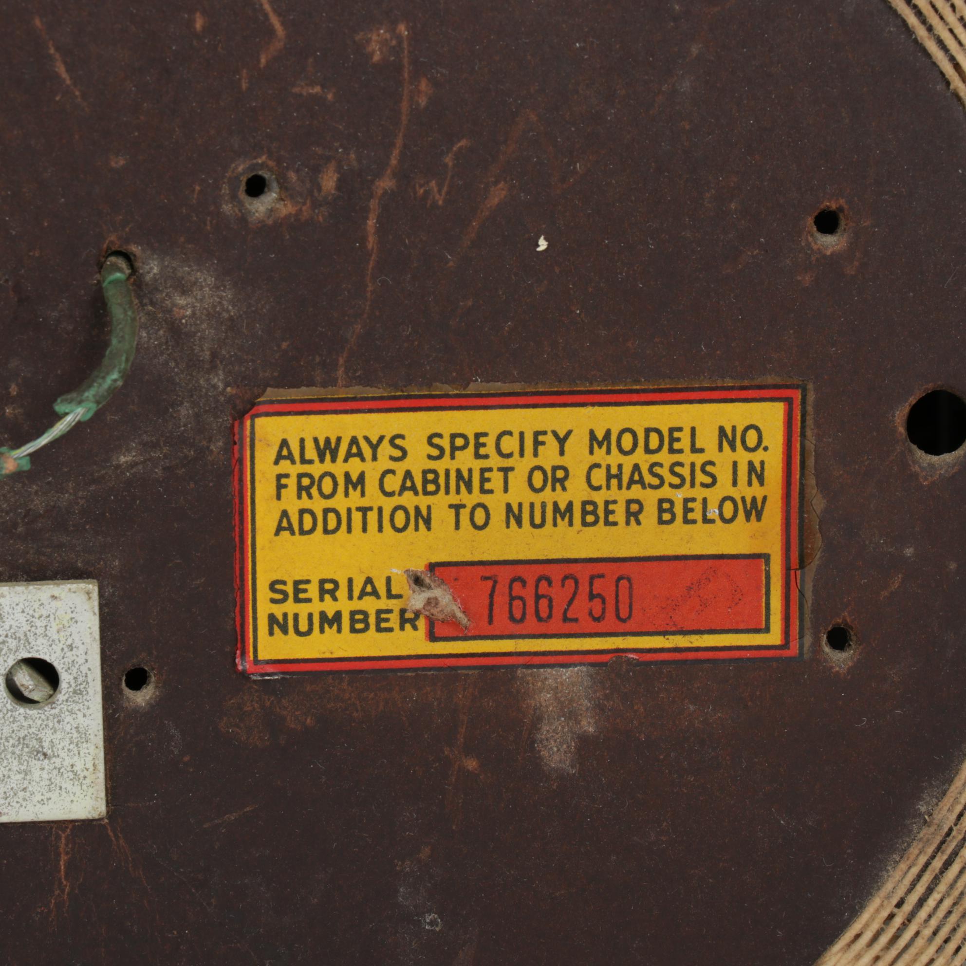 Mantola Magna-Beam and Zenith Consol-Tone Bakelite Radios, Mid/Late 20th Century