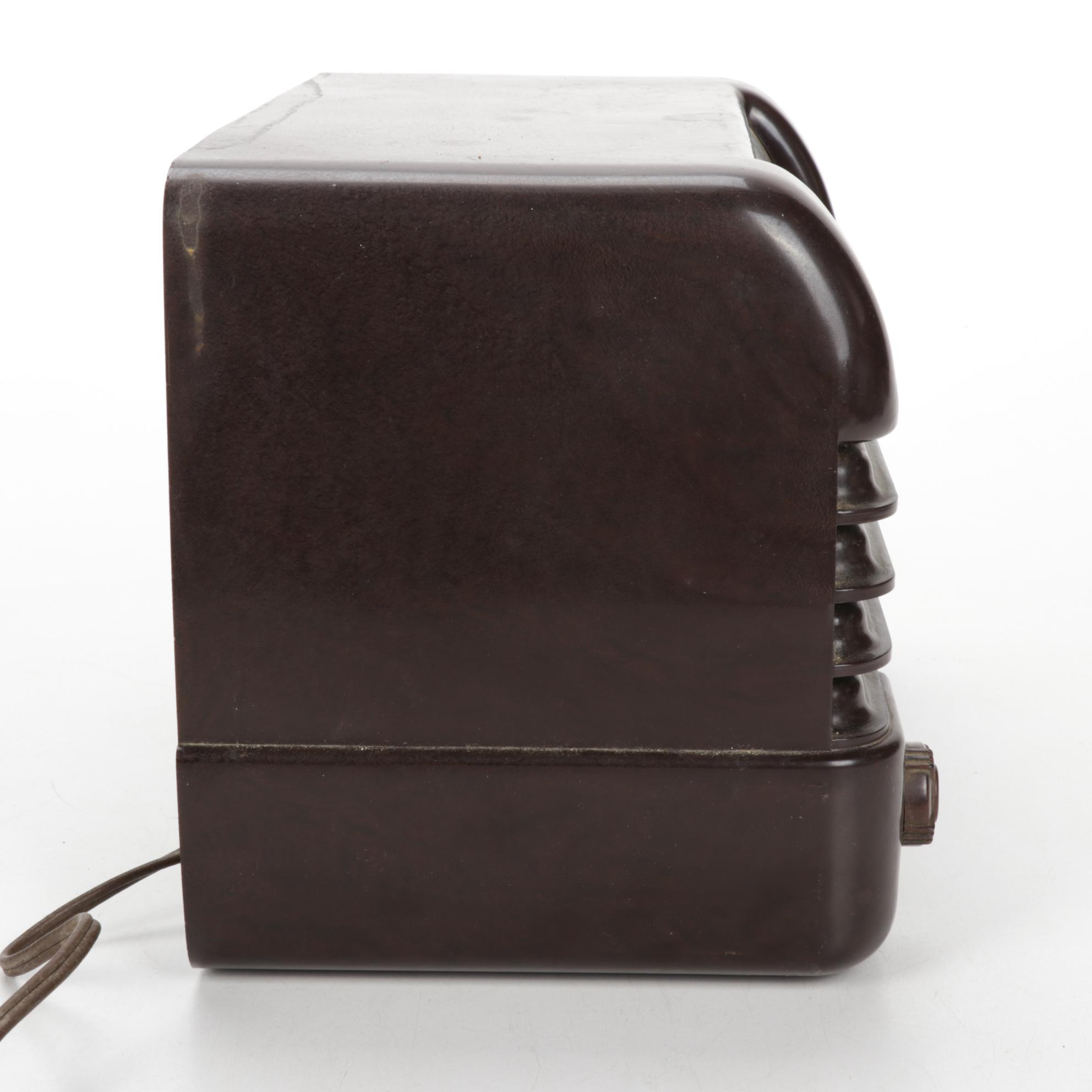 Mantola Magna-Beam and Zenith Consol-Tone Bakelite Radios, Mid/Late 20th Century