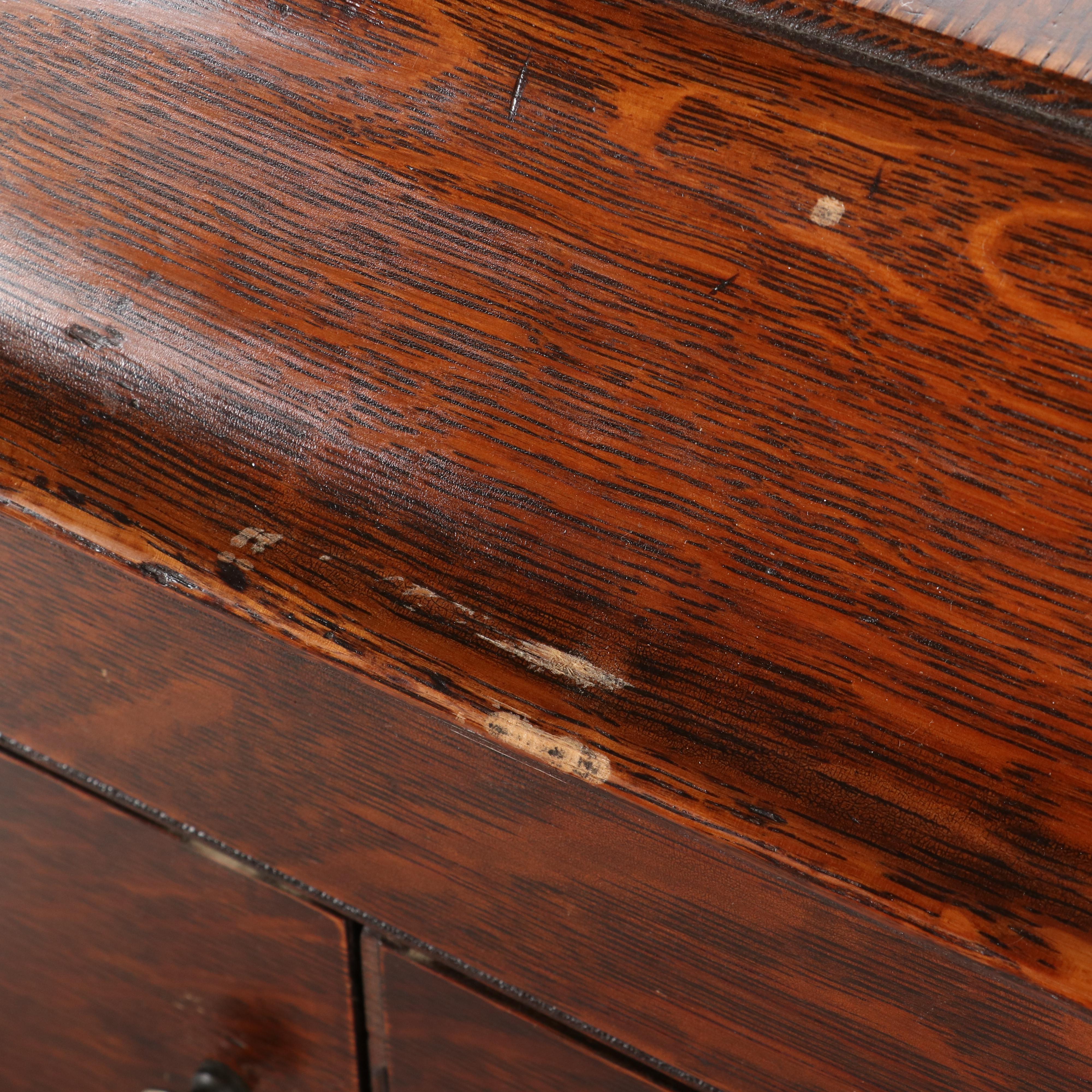 Victrola VV-VIII Tabletop Oak Hand-Crank Phonograph, 1915