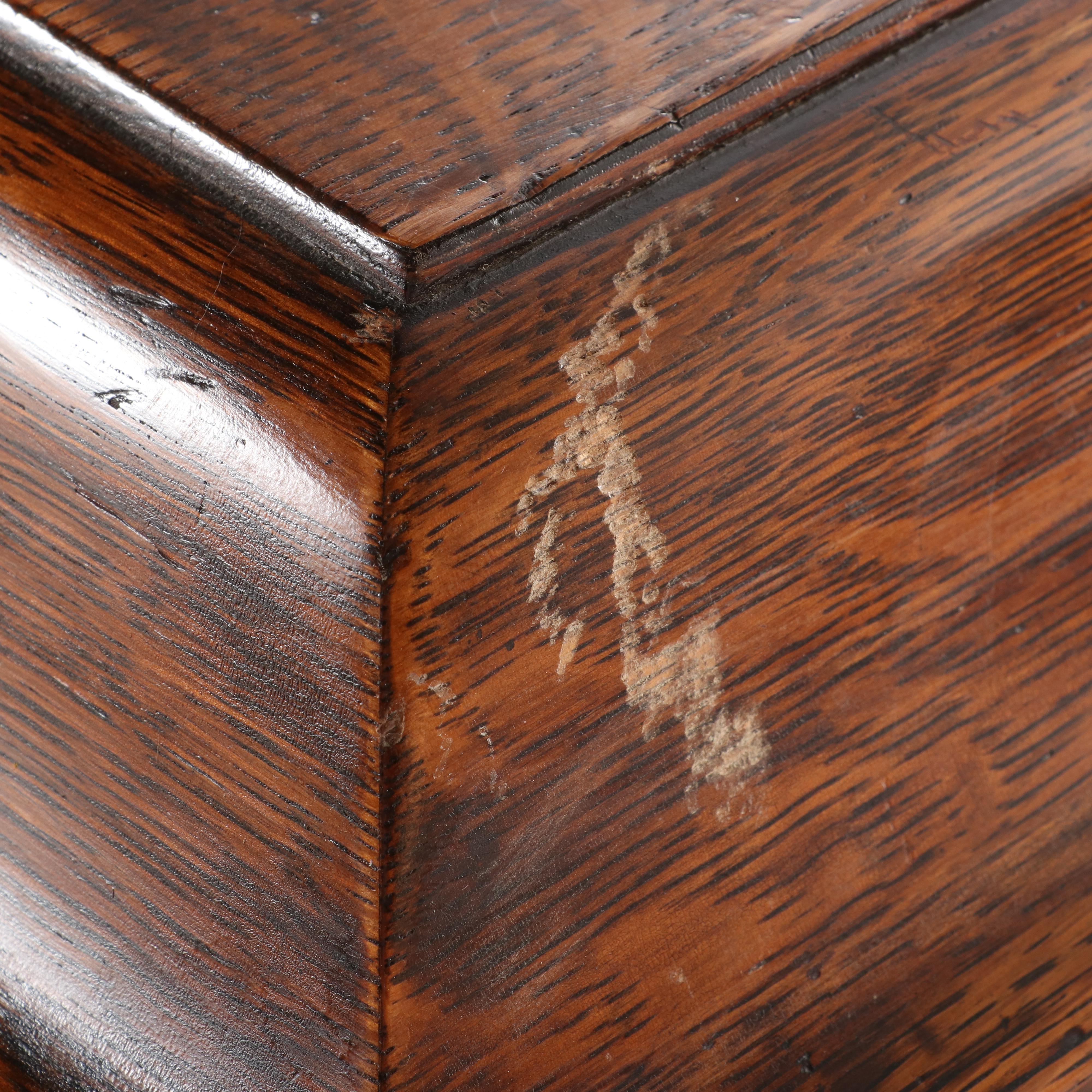 Victrola VV-VIII Tabletop Oak Hand-Crank Phonograph, 1915