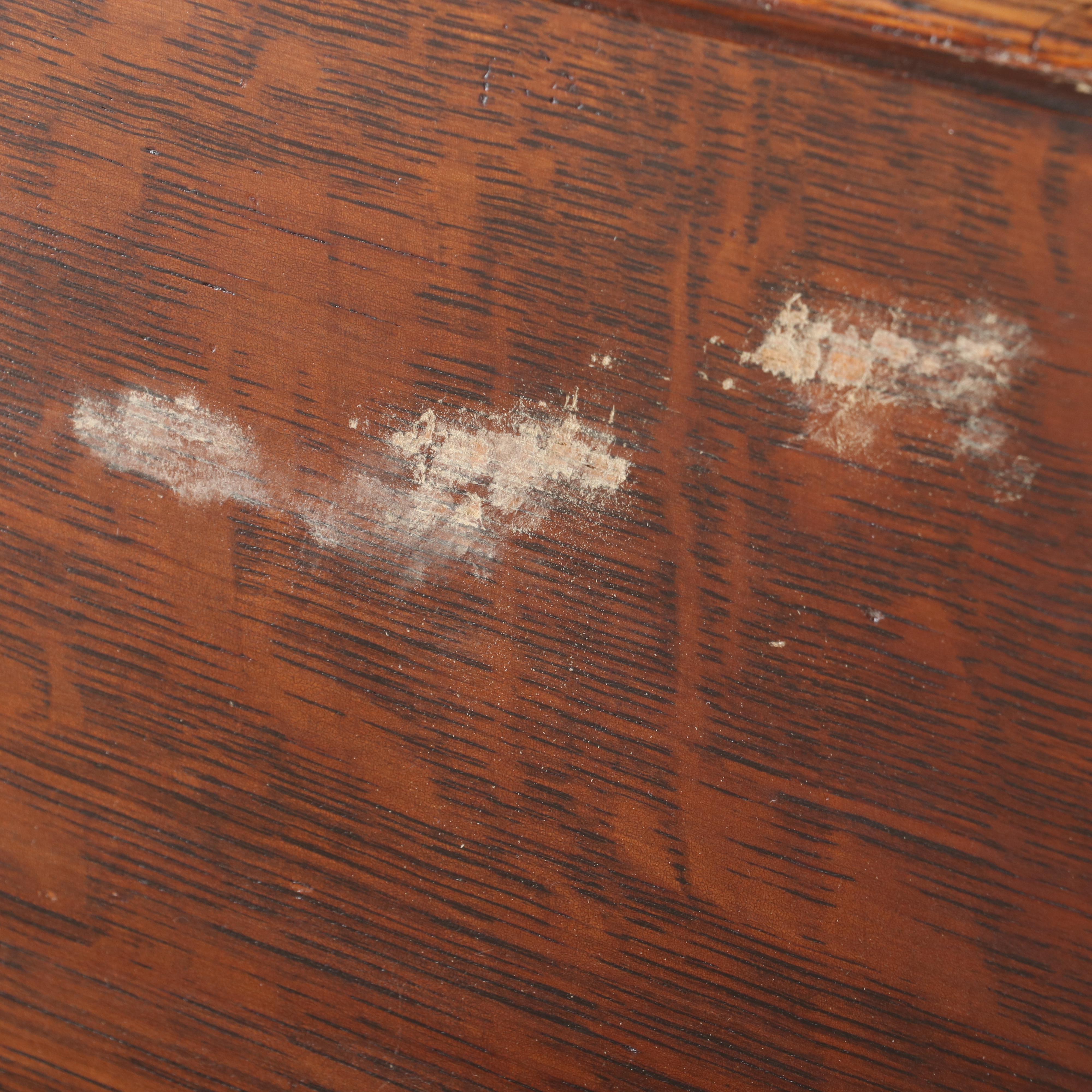 Victrola VV-VIII Tabletop Oak Hand-Crank Phonograph, 1915