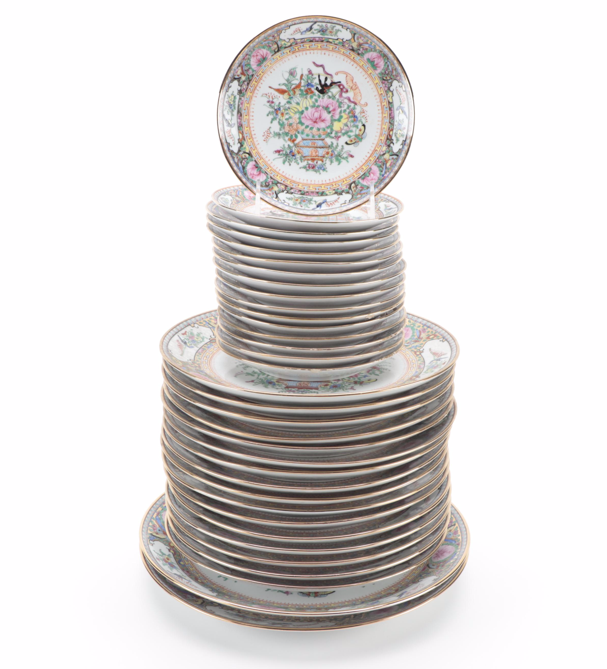 Chinese Famille Rose Porcelain Dinnerware and Serving Pieces, Mid to Late 20th C