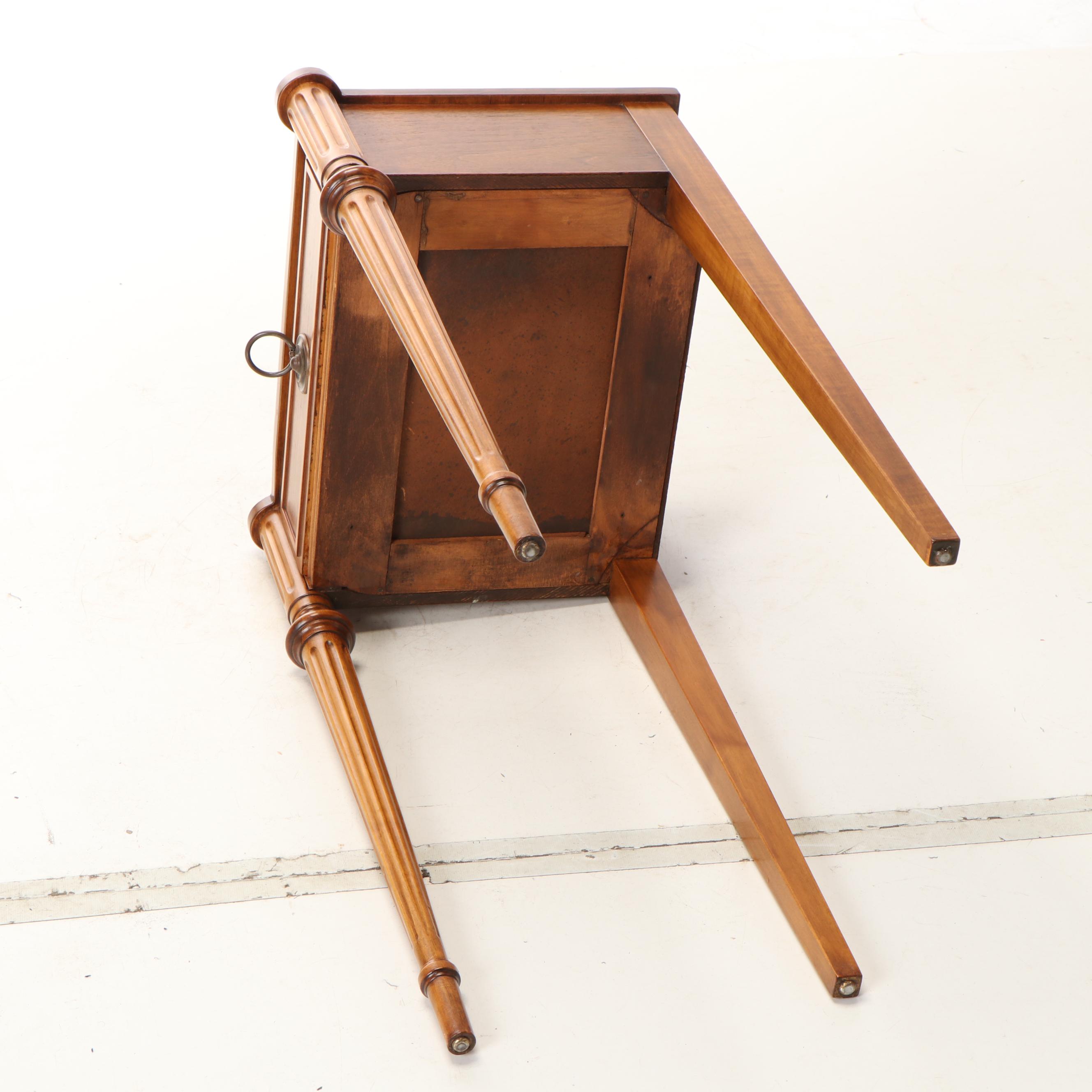 Sheraton Style Oak Single-Drawer End Table, Mid to Late 20th Century