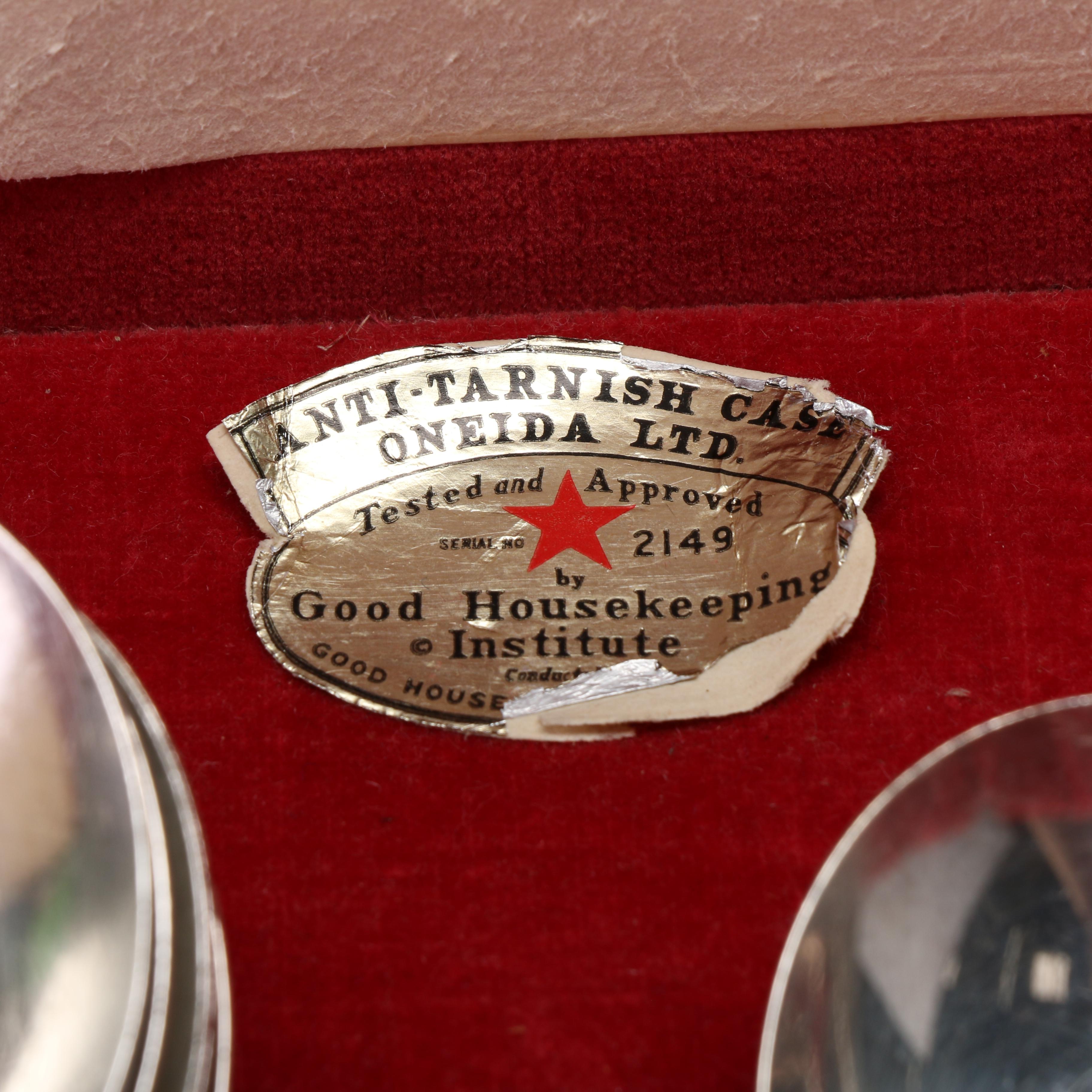 Oneida Stainless Steel Flatware Set in Wooden Case