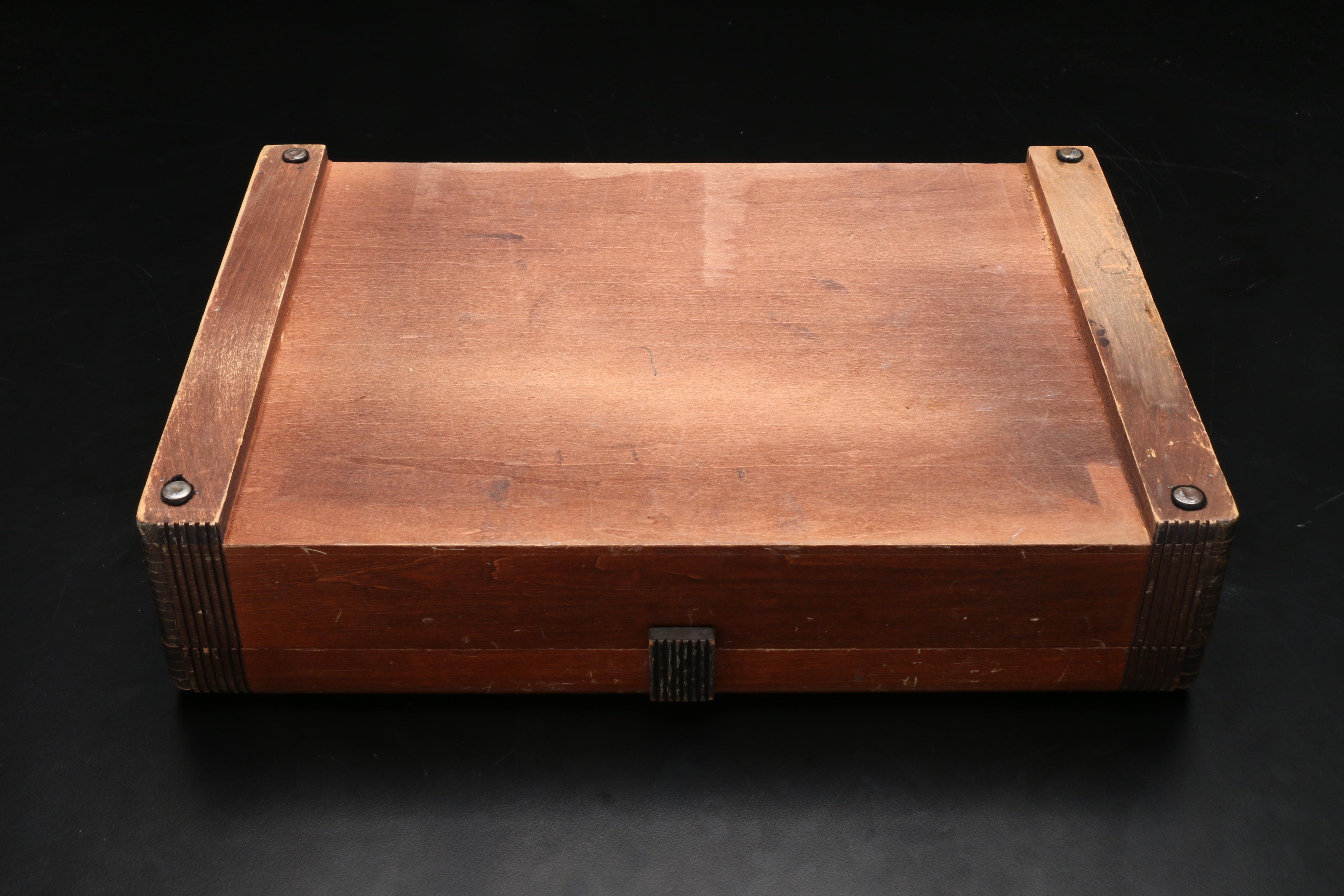 Oneida Stainless Steel Flatware Set in Wooden Case