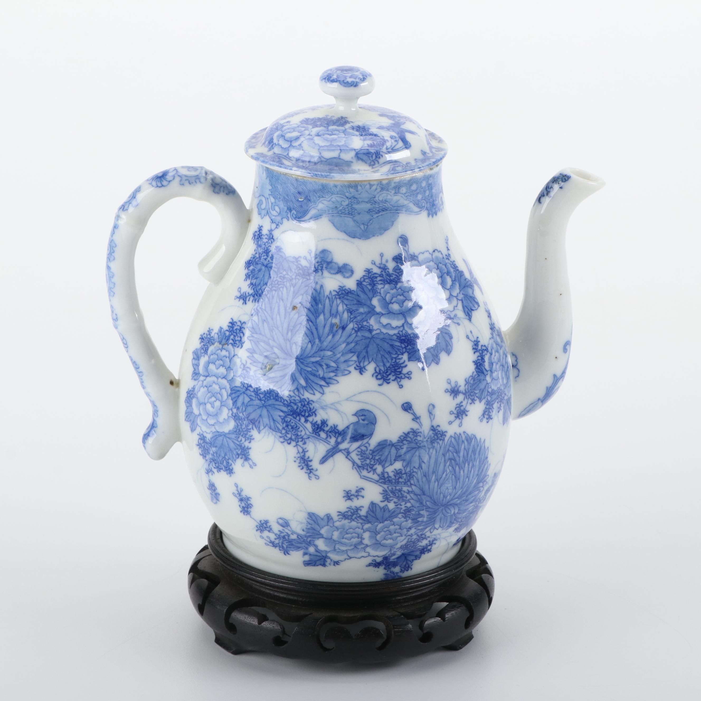 Chinese and Japanese Blue and White Porcelain Tableware