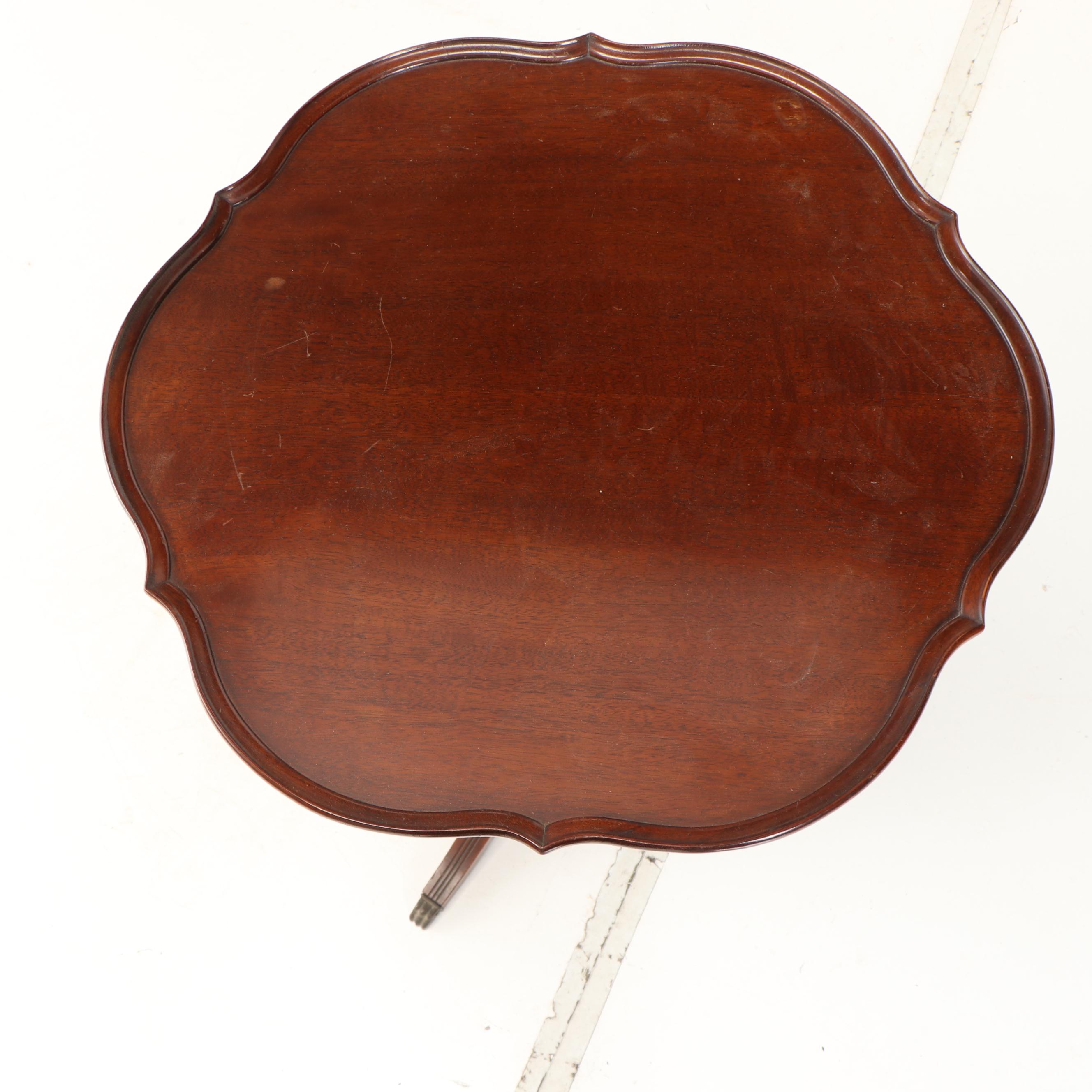 Imperial Duncan Phyfe Style Mahogany Piecrust Birdcage-Action Tripod Table