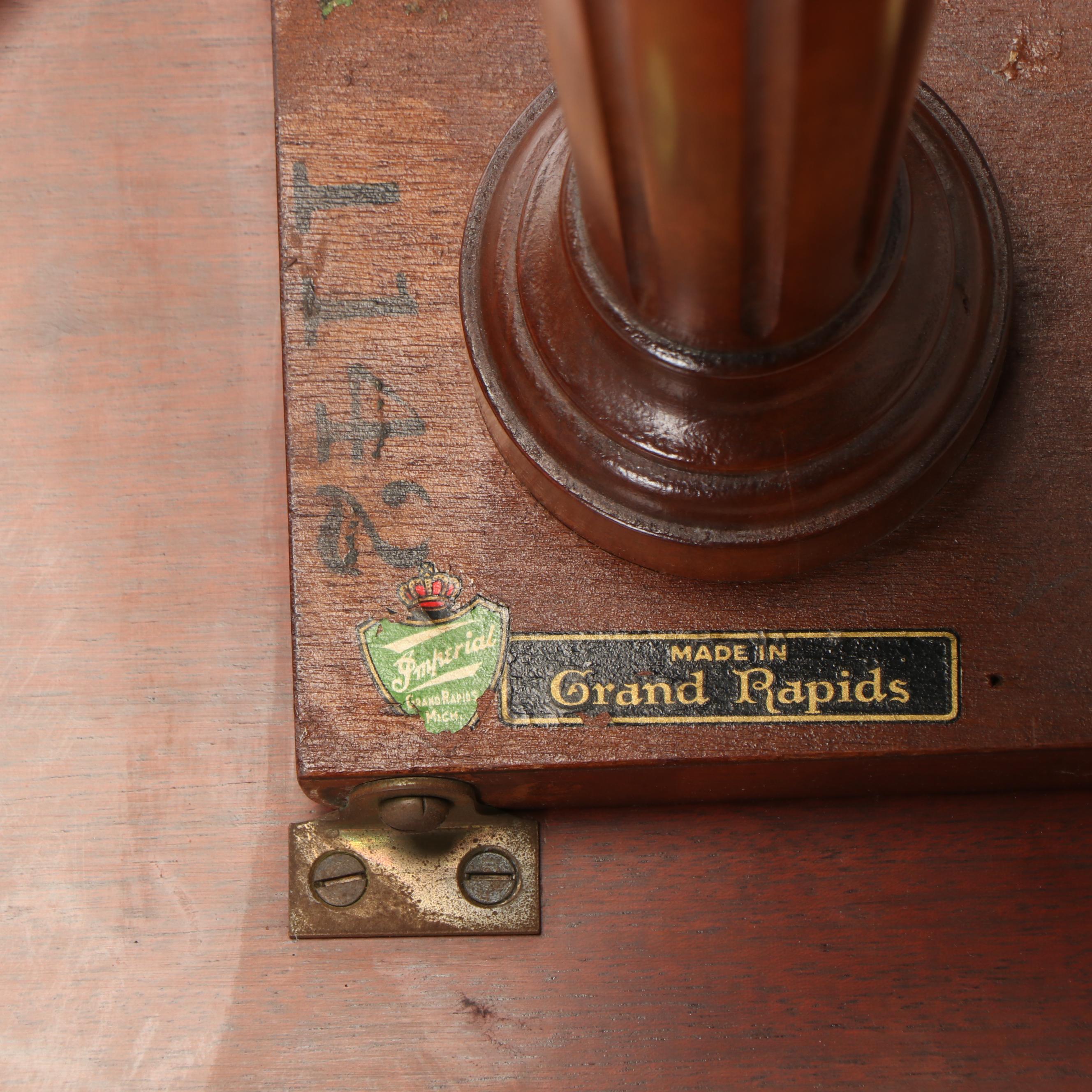 Imperial Duncan Phyfe Style Mahogany Piecrust Birdcage-Action Tripod Table