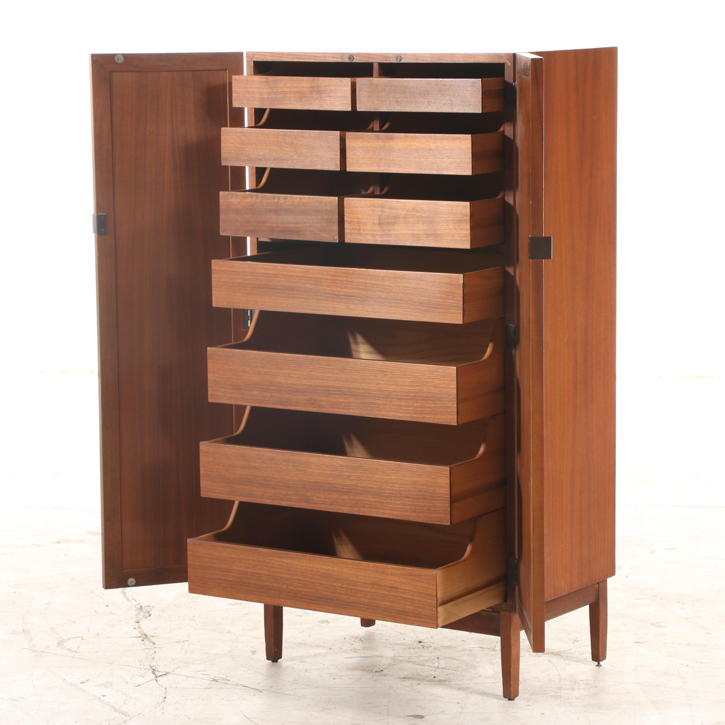 Rapids Furniture Co. Walnut Chest of Drawers Cabinet, Mid to Late 20th Century
