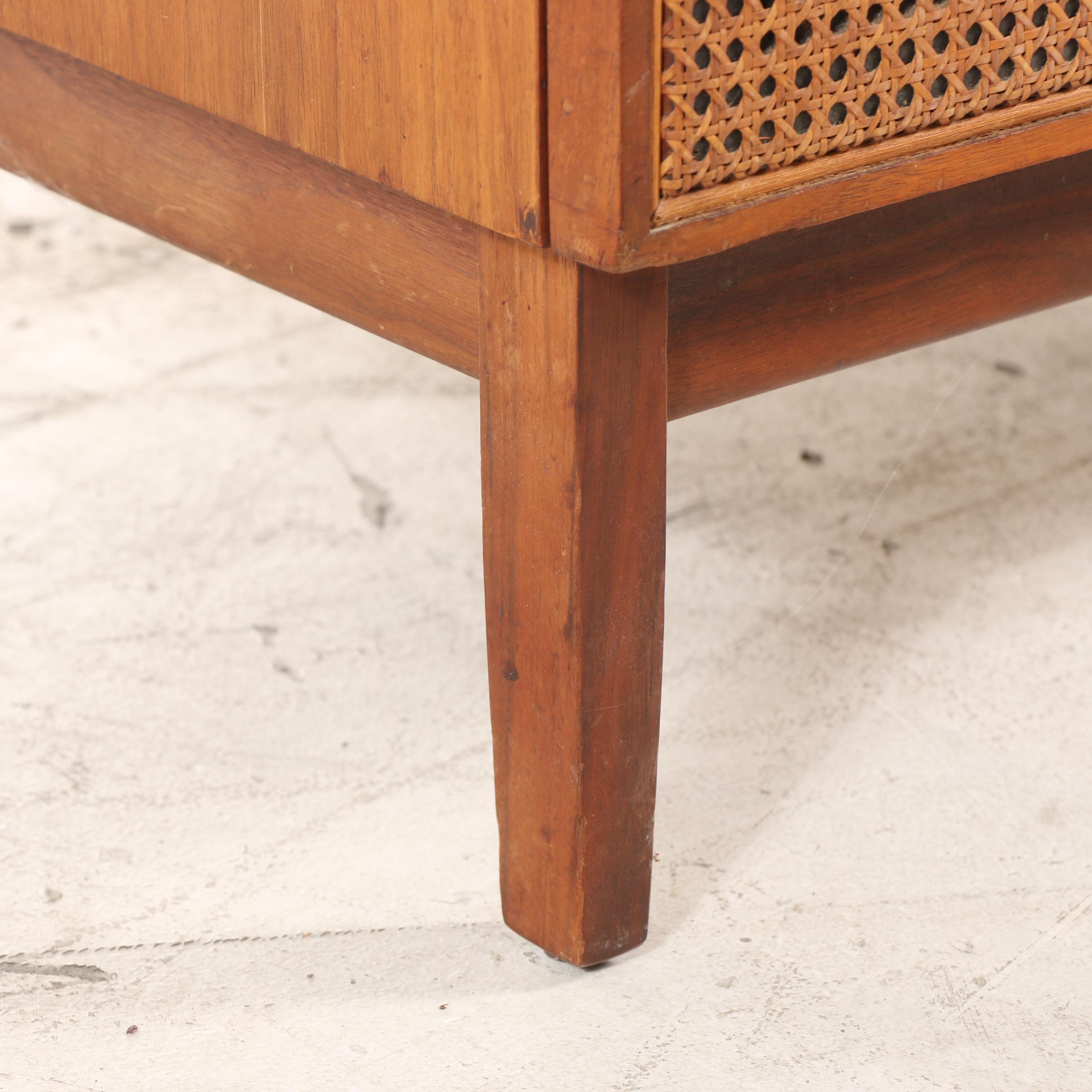 Rapids Furniture Co. Walnut Chest of Drawers Cabinet, Mid to Late 20th Century