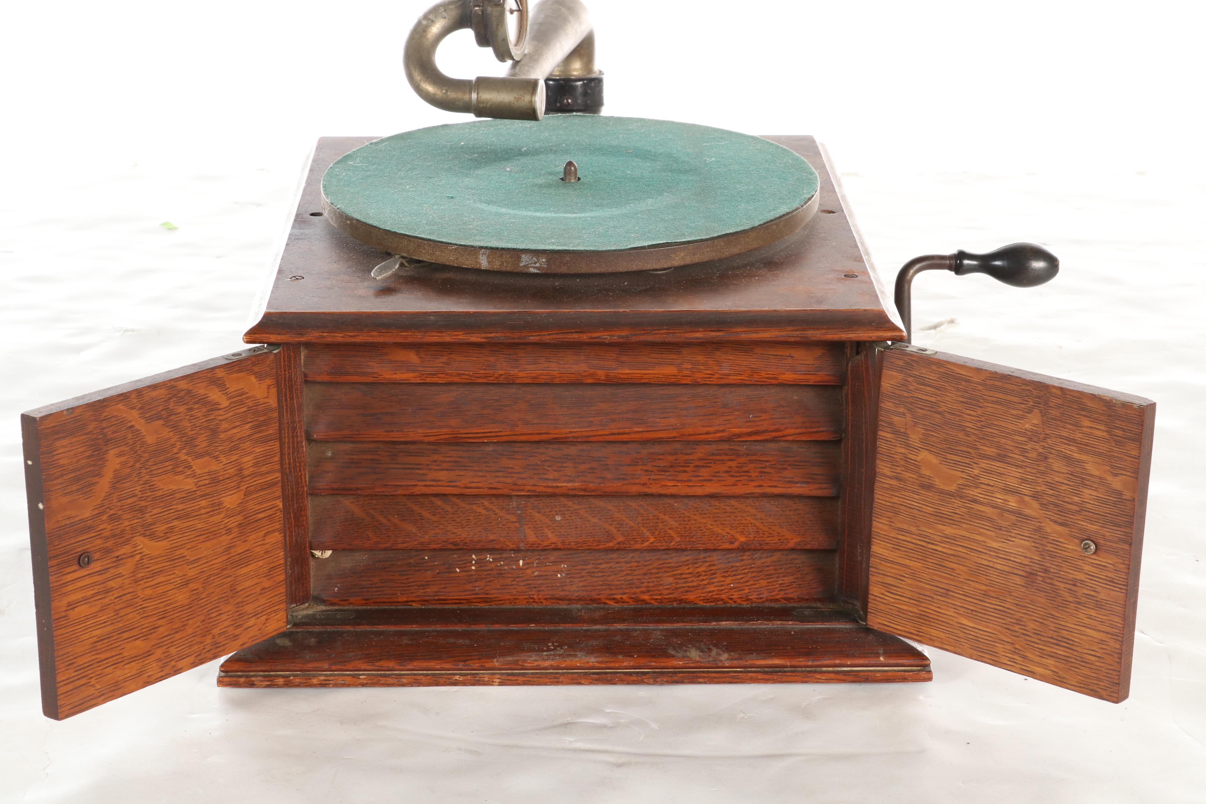 Victor Victrola VV-IV Phonograph, 1915
