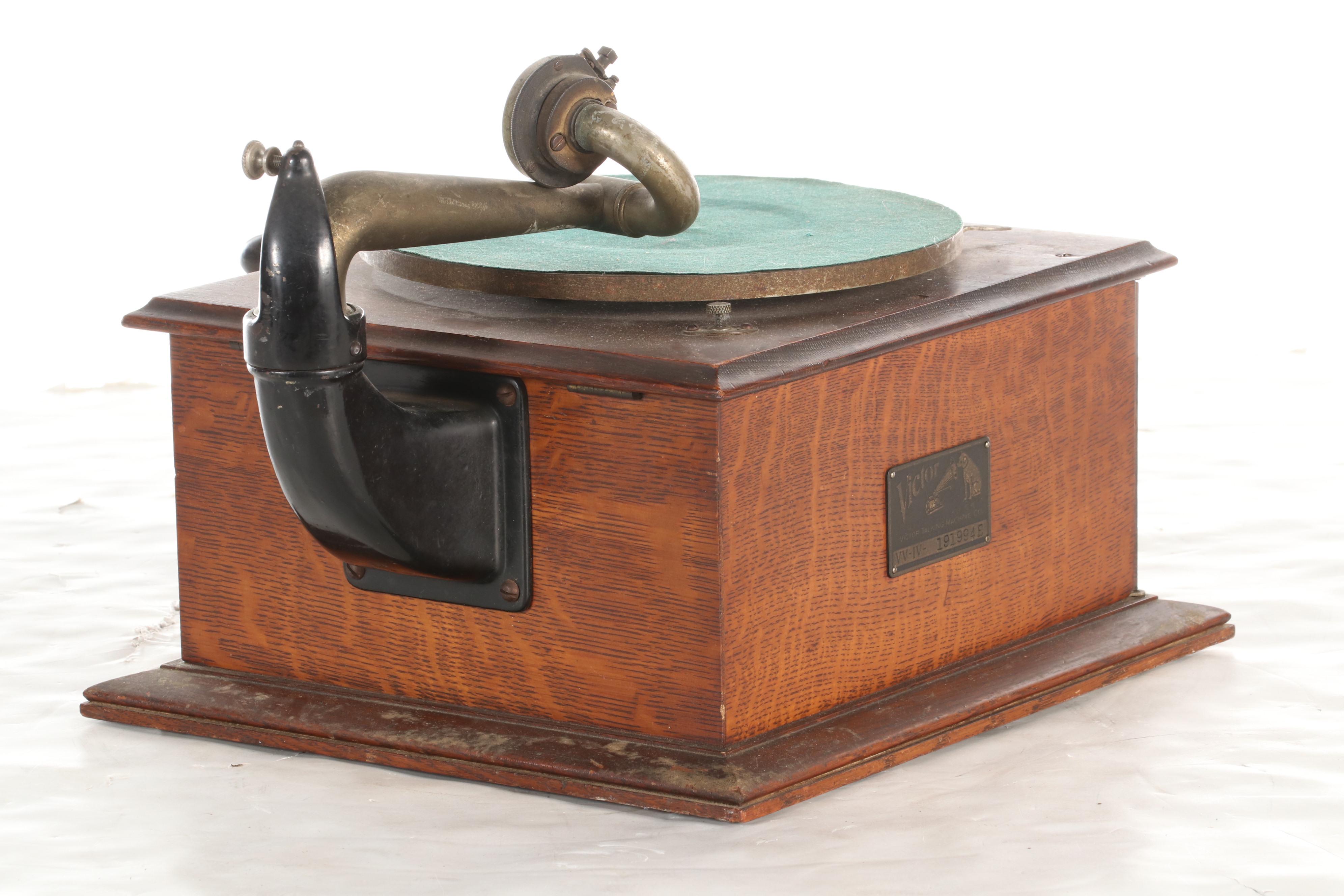 Victor Victrola VV-IV Phonograph, 1915