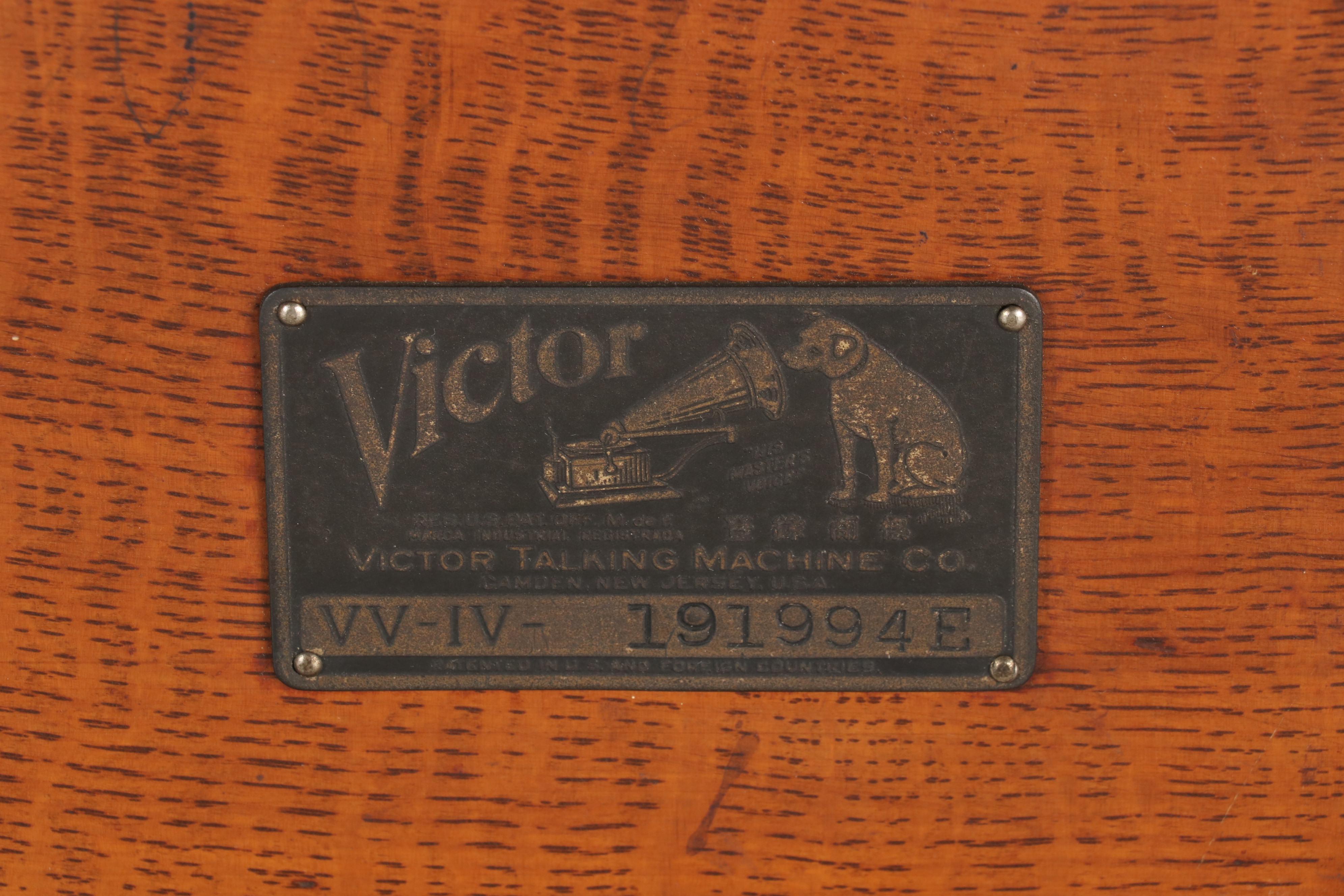Victor Victrola VV-IV Phonograph, 1915
