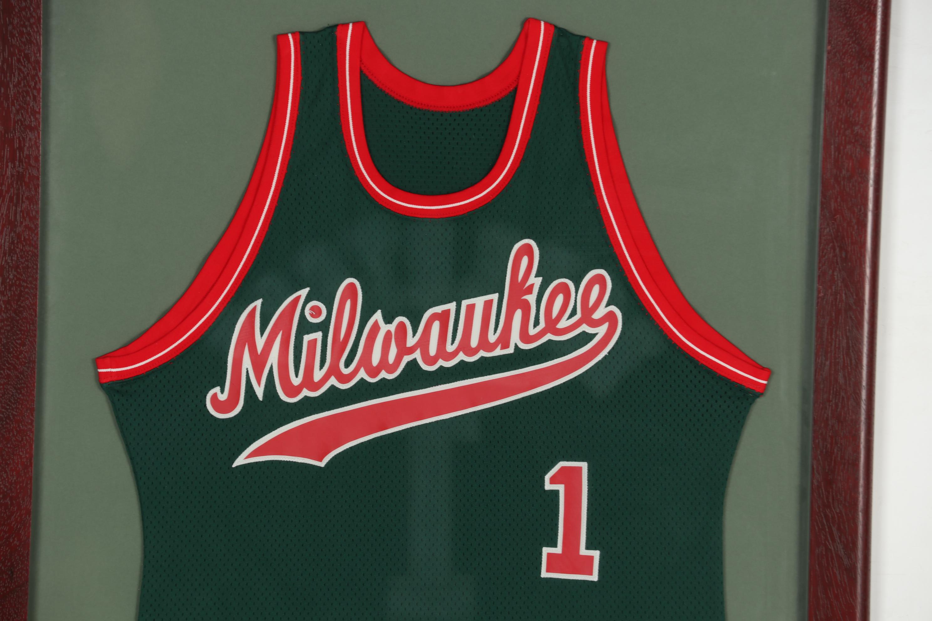 Oscar Robertson 1970–1974 NBA Milwaukee Bucks Sand-Knit Jersey in Frame