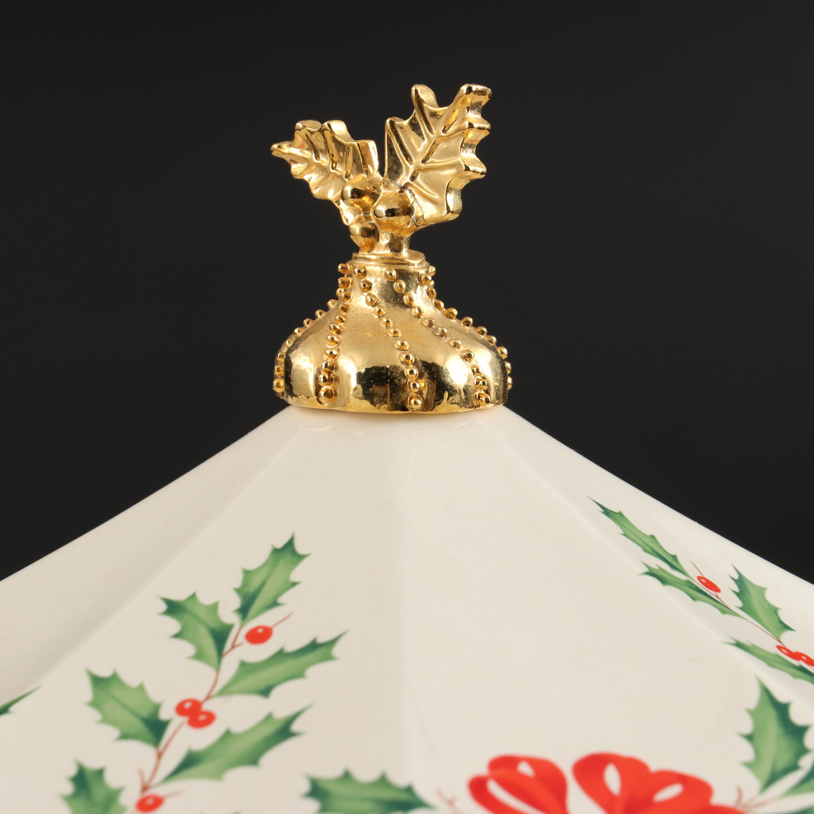 Lenox "Holiday Santa" Millennium Centerpiece Carousel Music Box