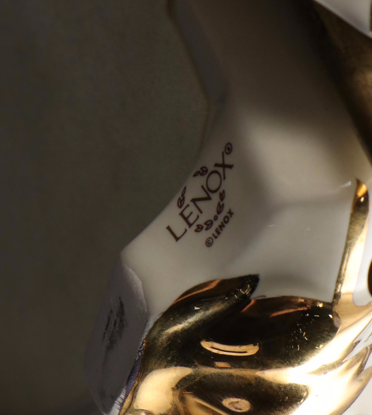 Lenox "Holiday Santa" Millennium Centerpiece Carousel Music Box