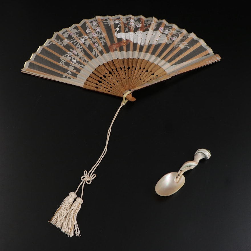 Mother-of-Pearl Shell Caviar Spoon with Chinese Peacock Fan