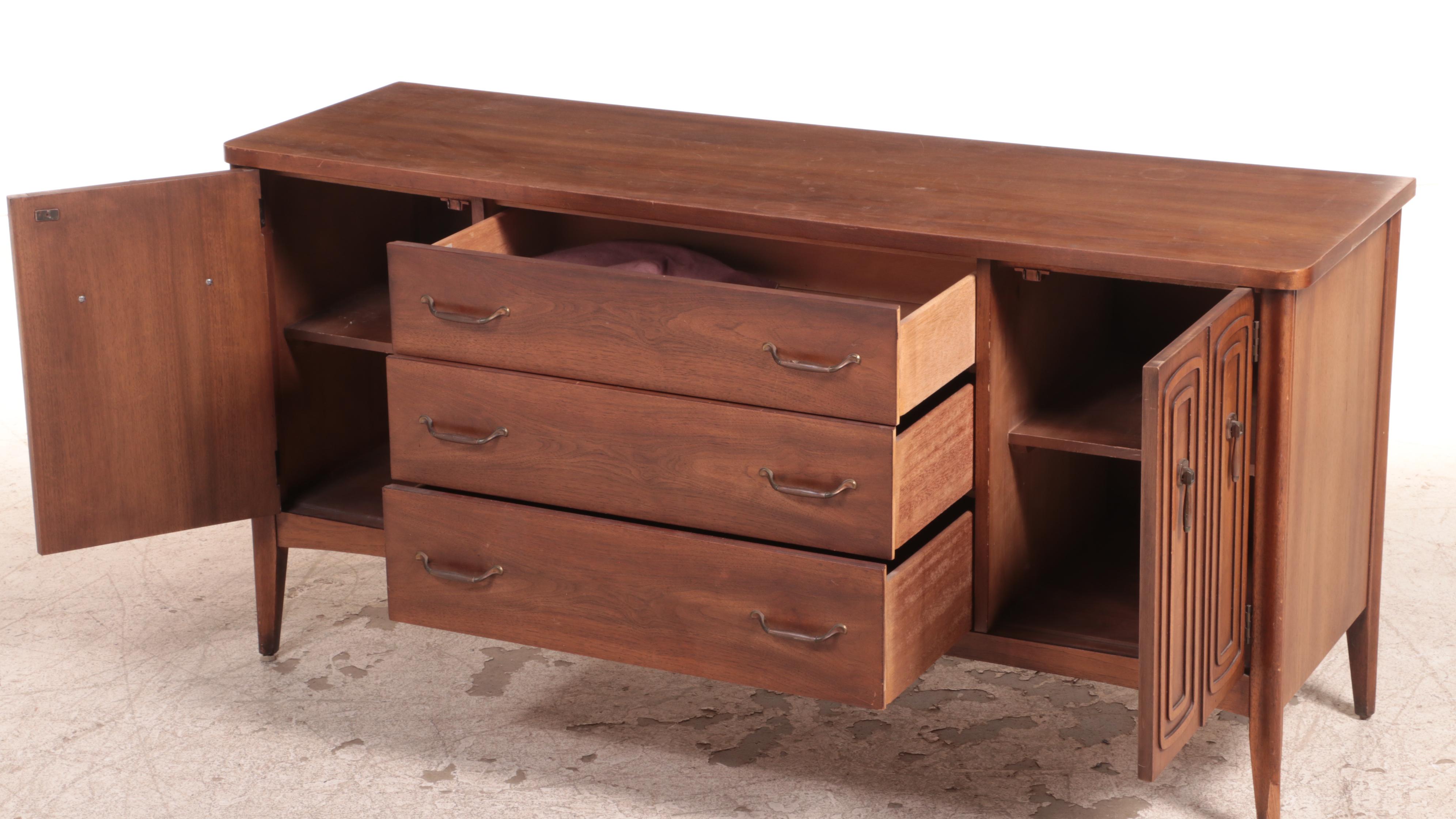 Broyhill Premier "Tribute Collection" Mid Century Modern Walnut Credenza