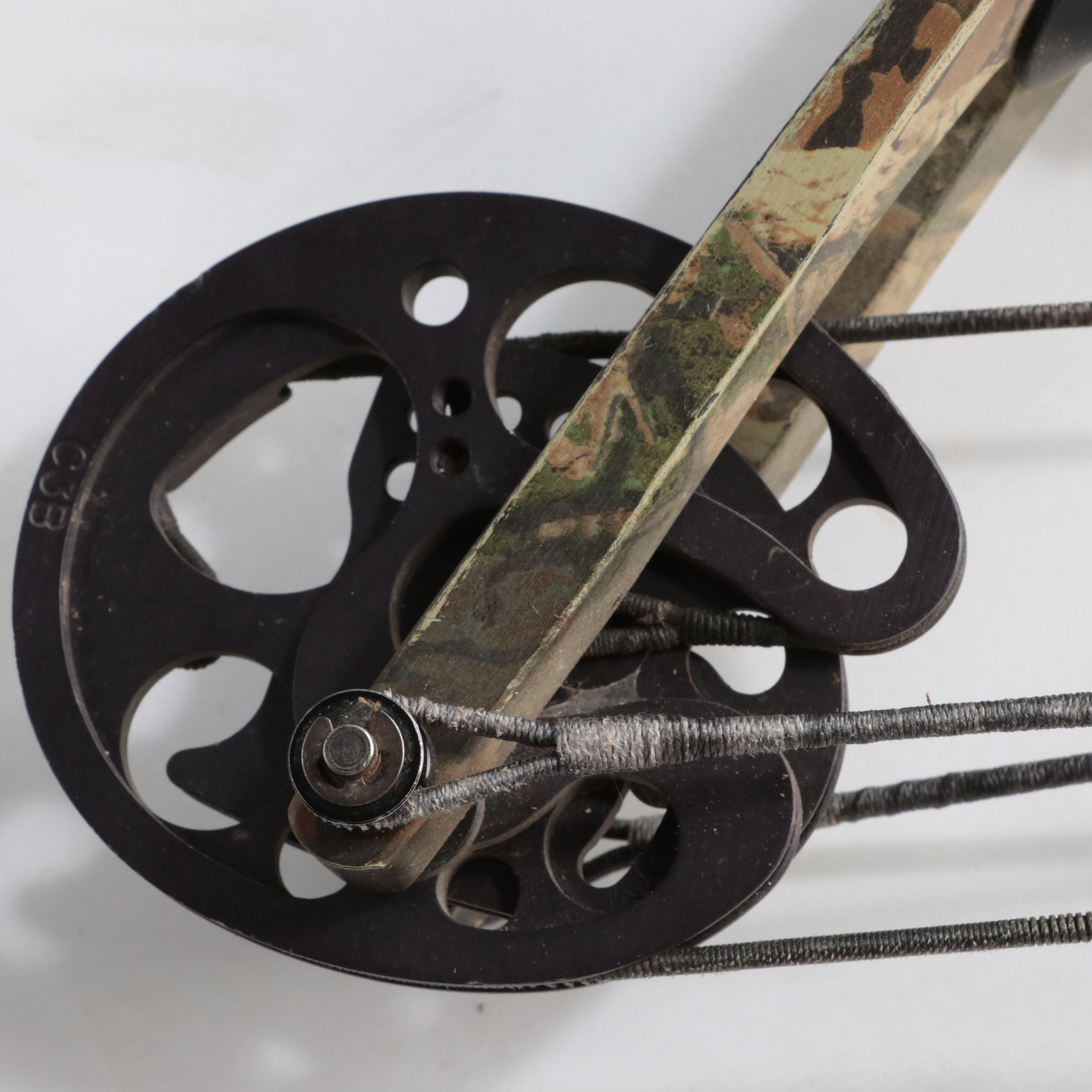 Hoyt MagnaTec Intruder Compound Bow with Accessories