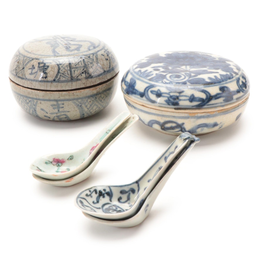 Chinese Porcelain Zhangzhou Swatow and Kraak Boxes with Other Spoons