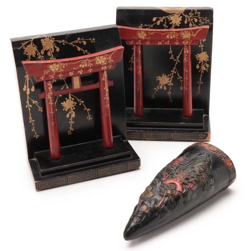 Japanese Parcel Gilt Lacquerware Torii Gate Bookends with Tokanabe Wall Pocket