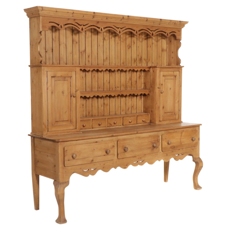 French Provincial Style Pine Vaisselier à Deux Corps